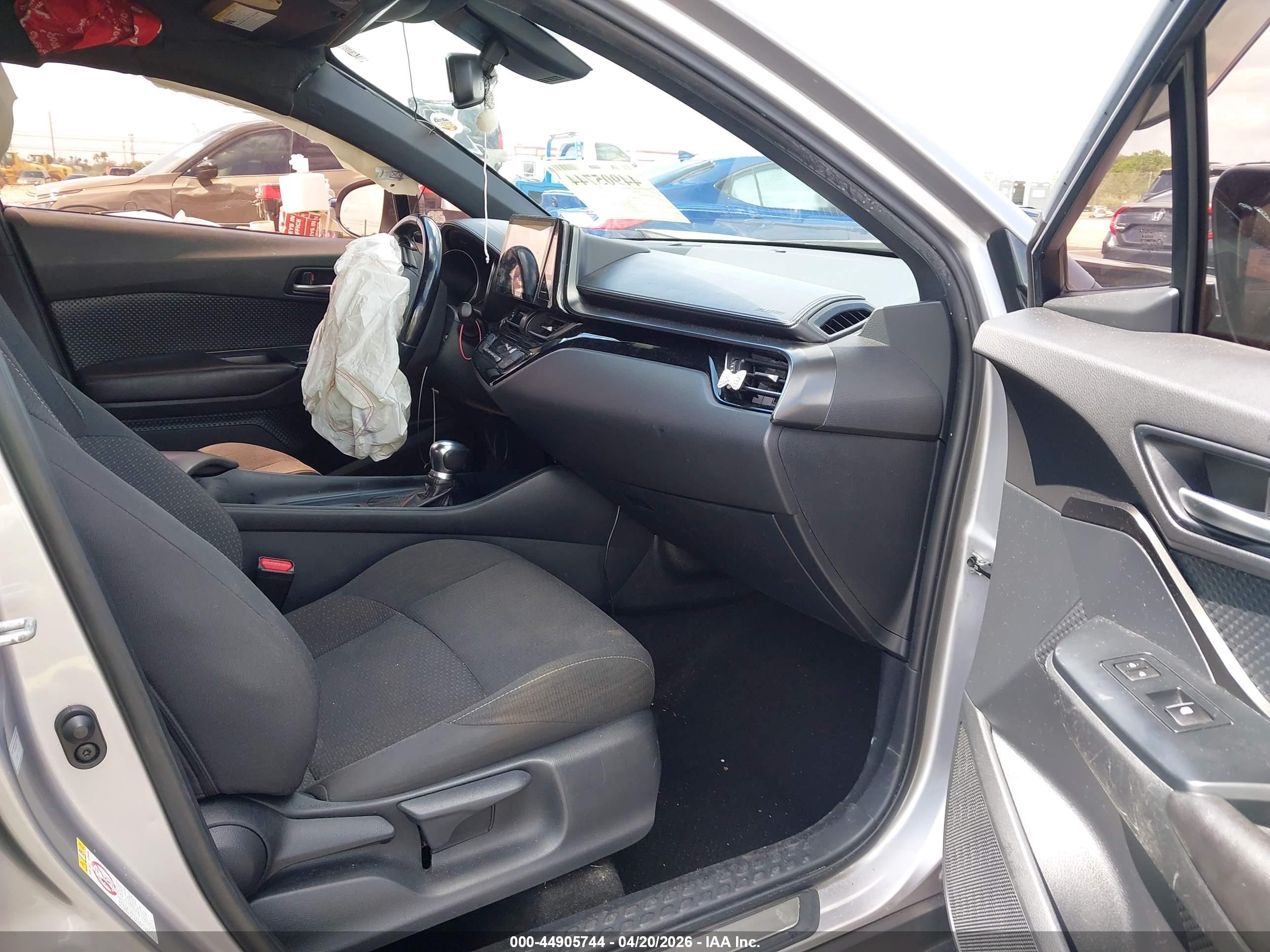 TOYOTA C-HR image 5