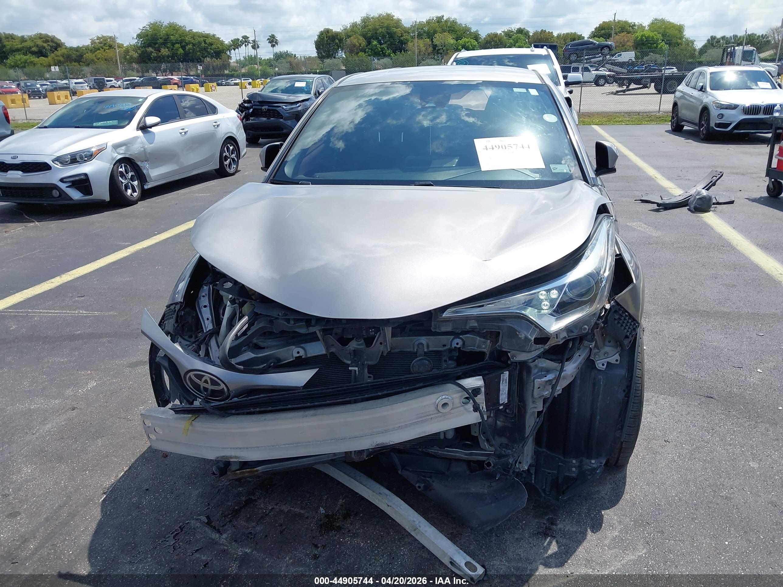 TOYOTA C-HR image 6