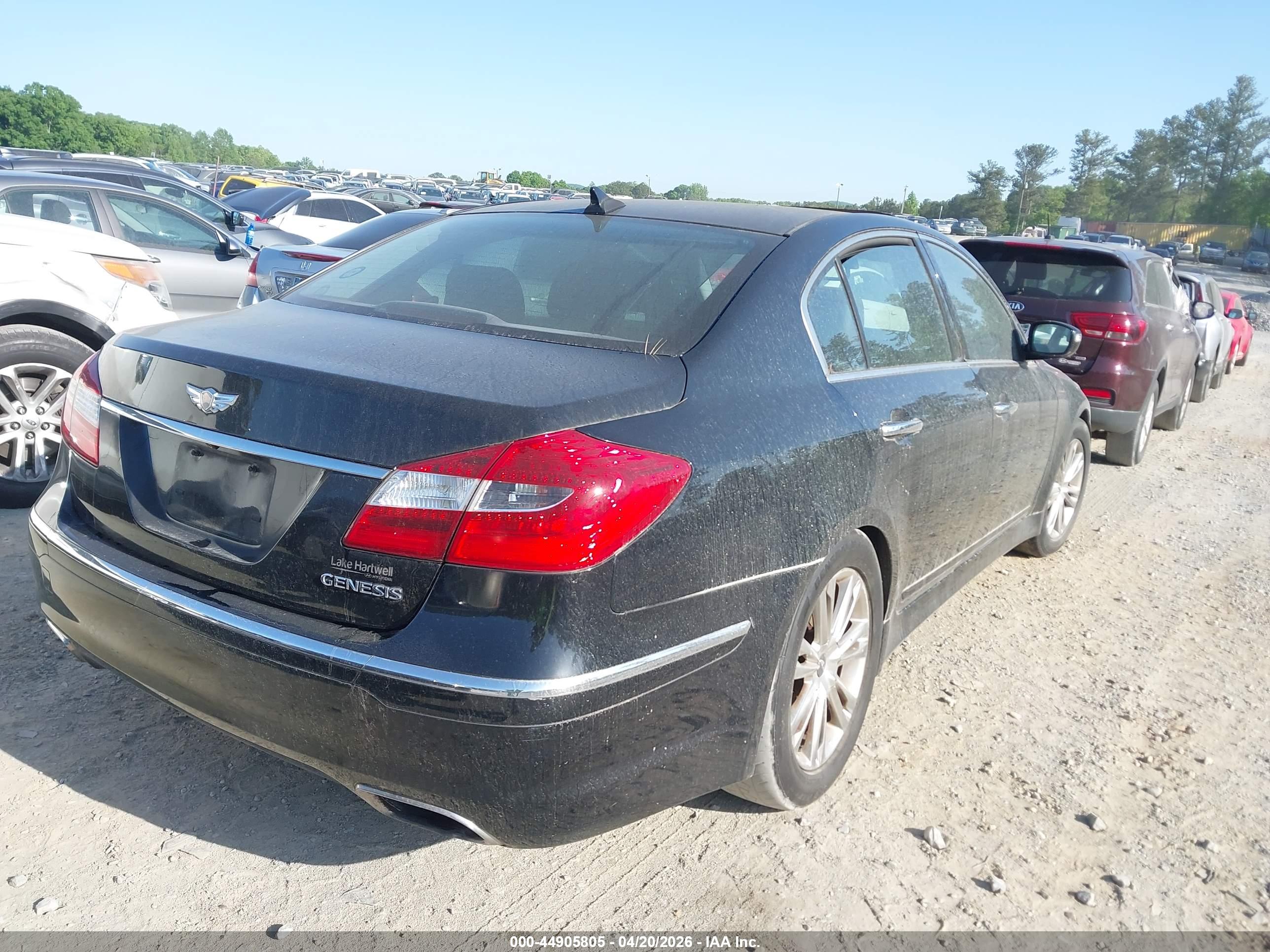 HYUNDAI GENESIS image 4