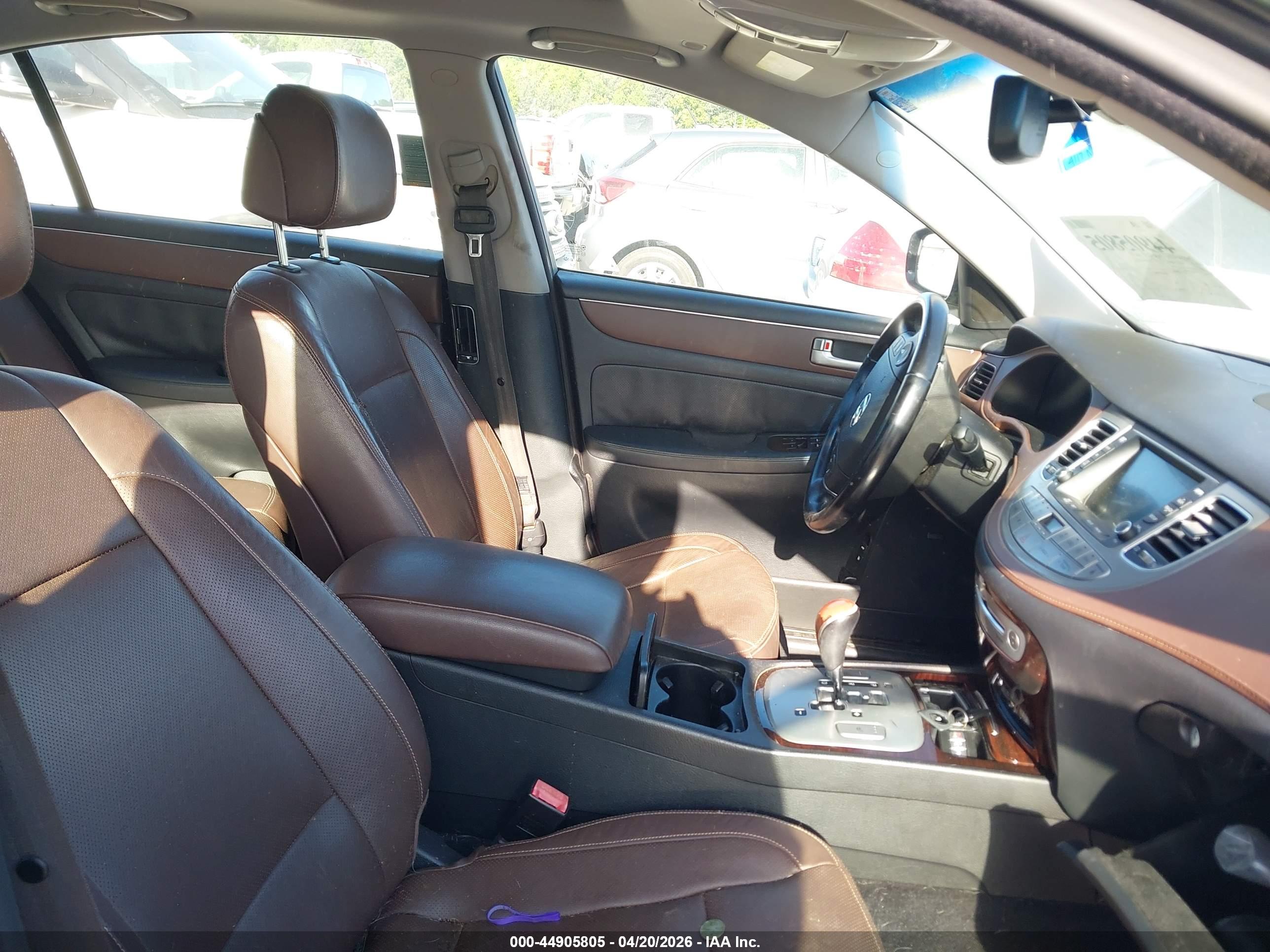 HYUNDAI GENESIS image 5