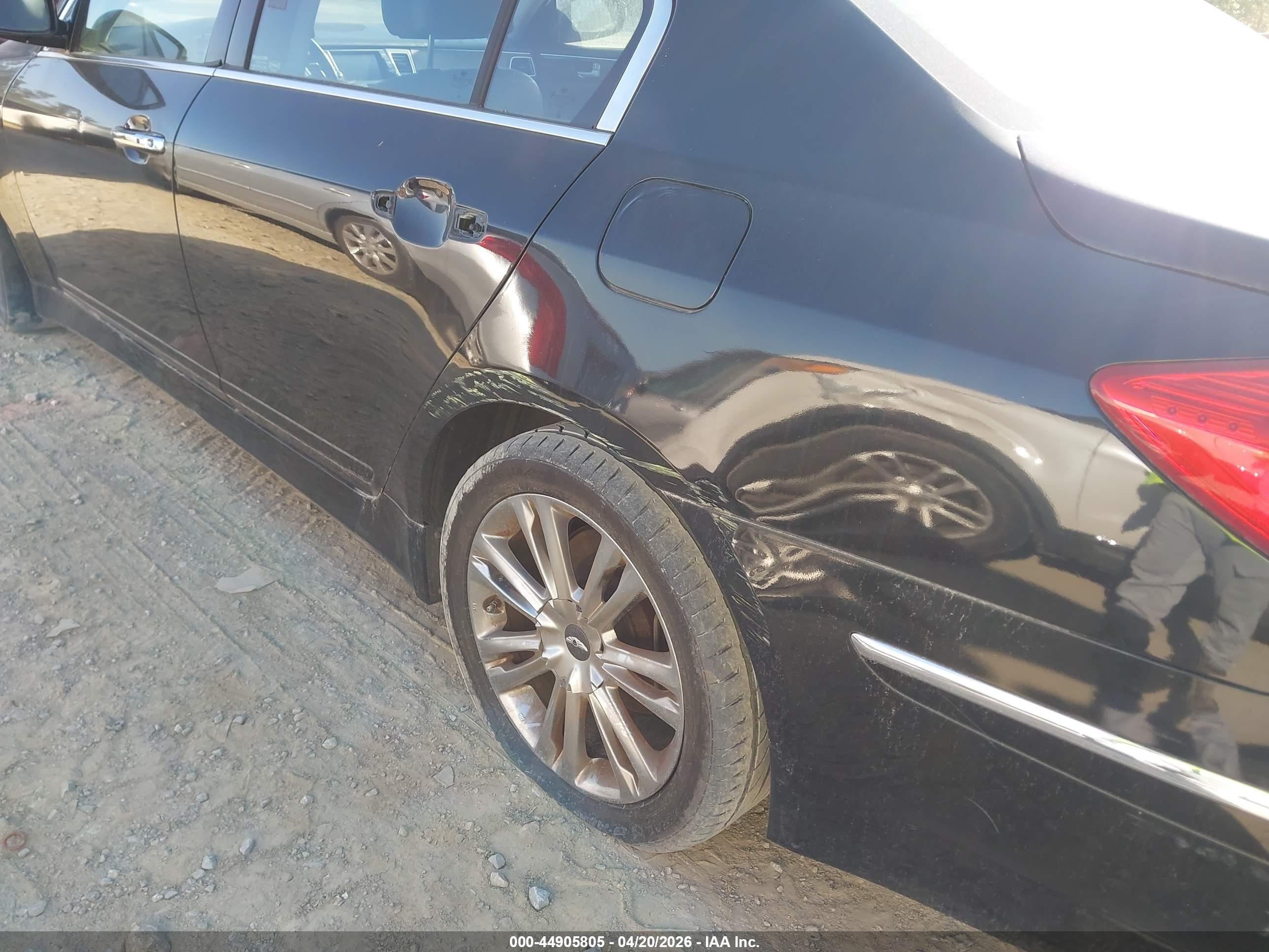 HYUNDAI GENESIS image 6