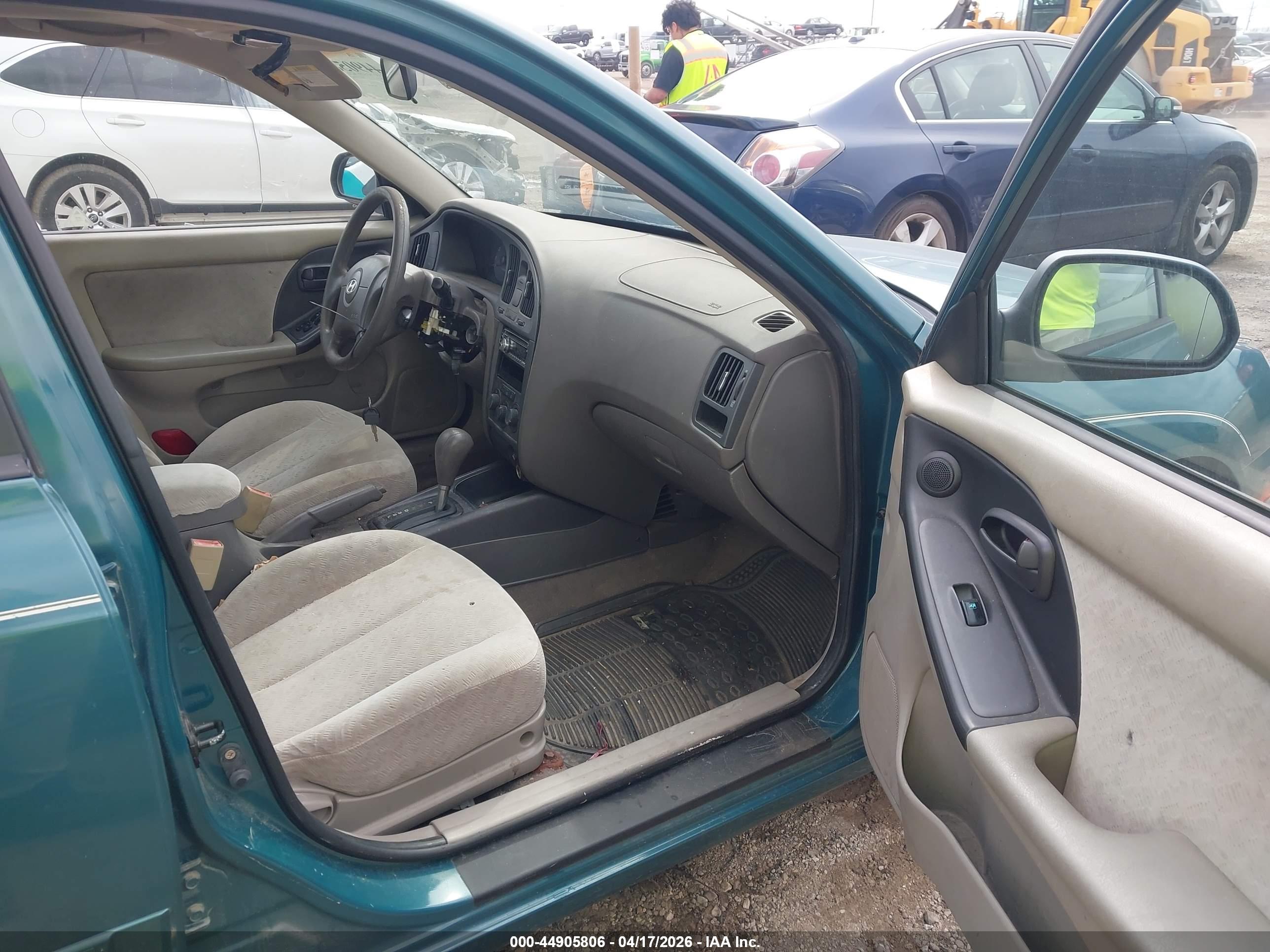 HYUNDAI ELANTRA image 5