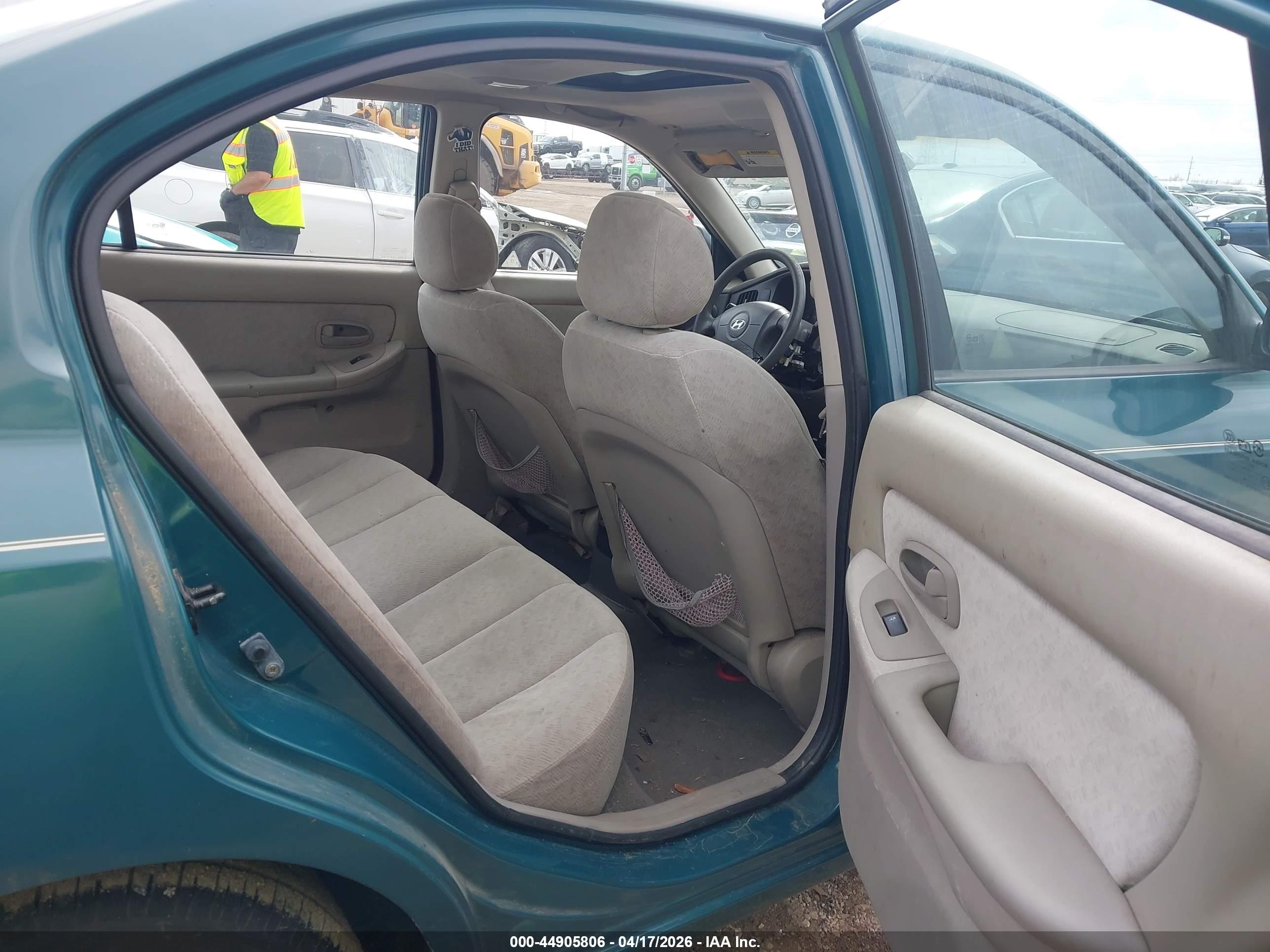 HYUNDAI ELANTRA image 8