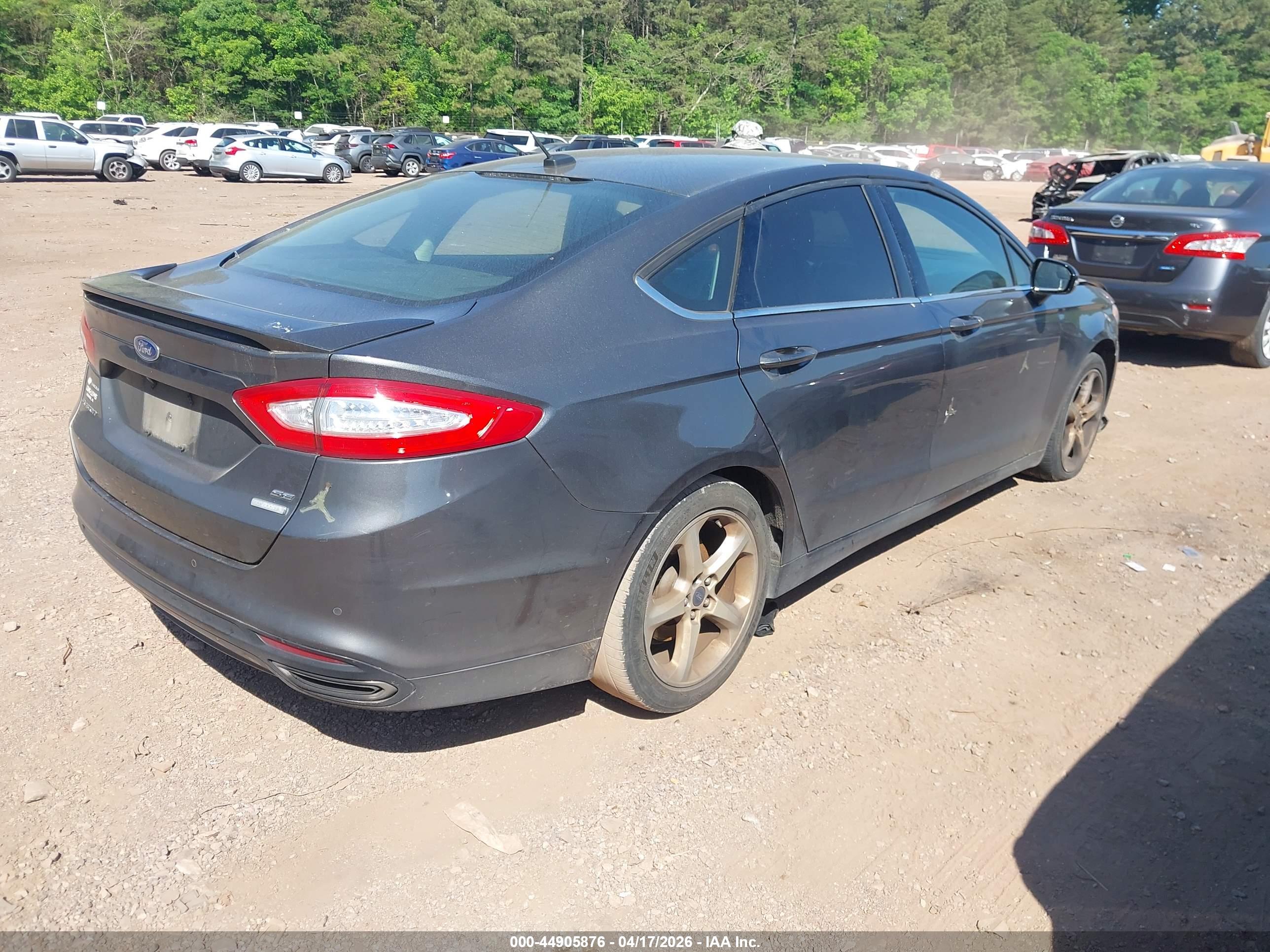 FORD FUSION image 4