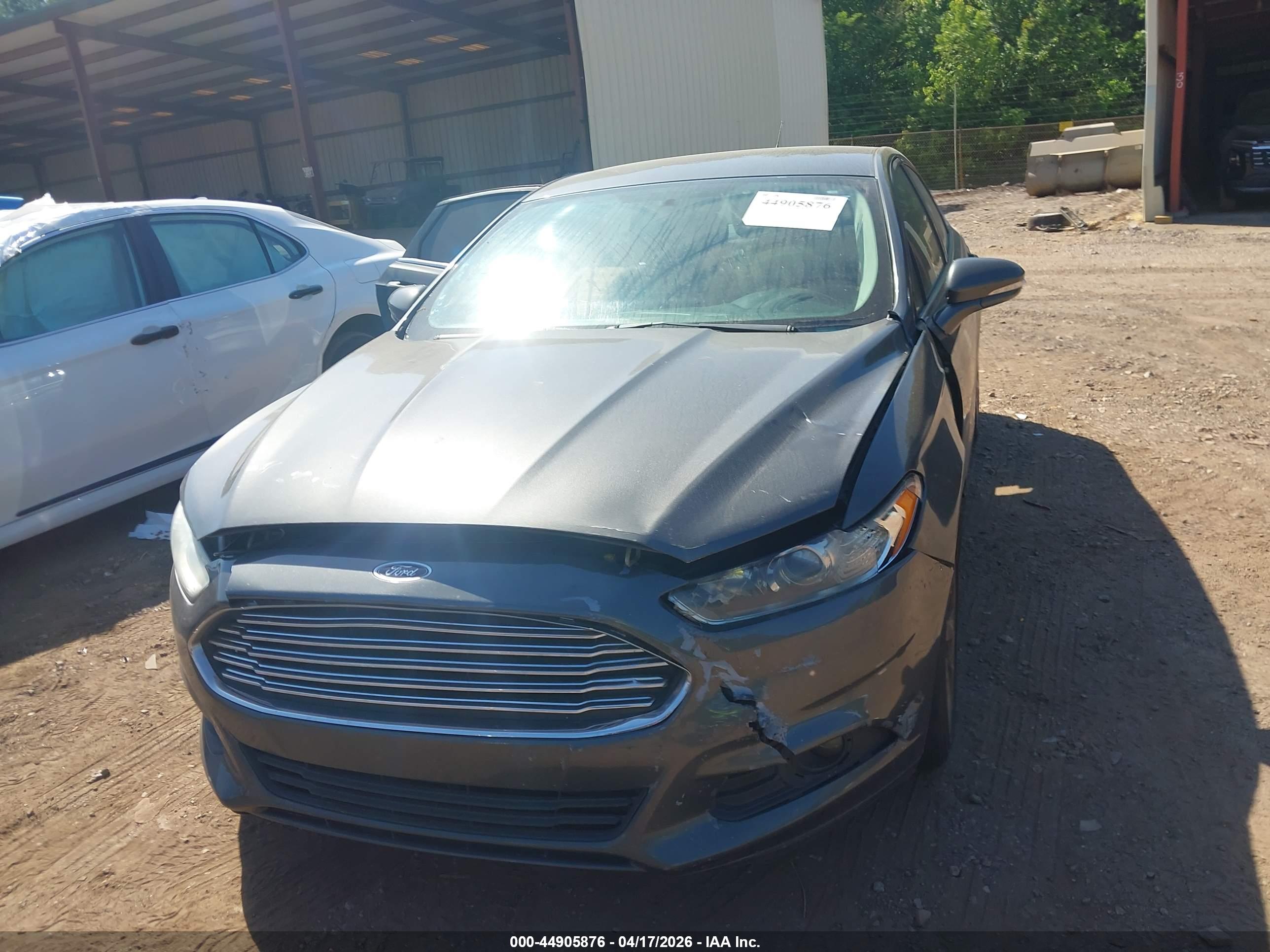 FORD FUSION image 6