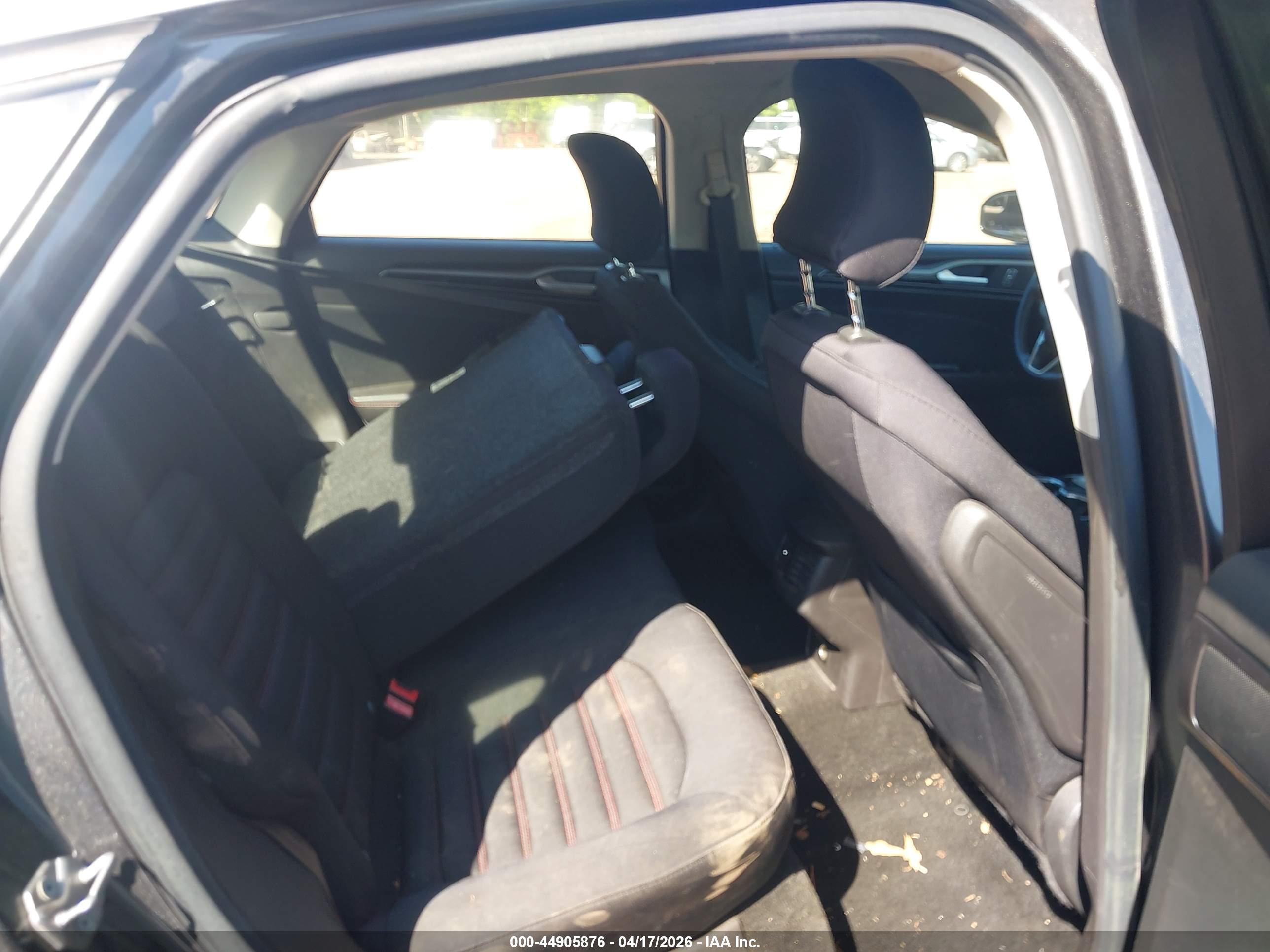 FORD FUSION image 8