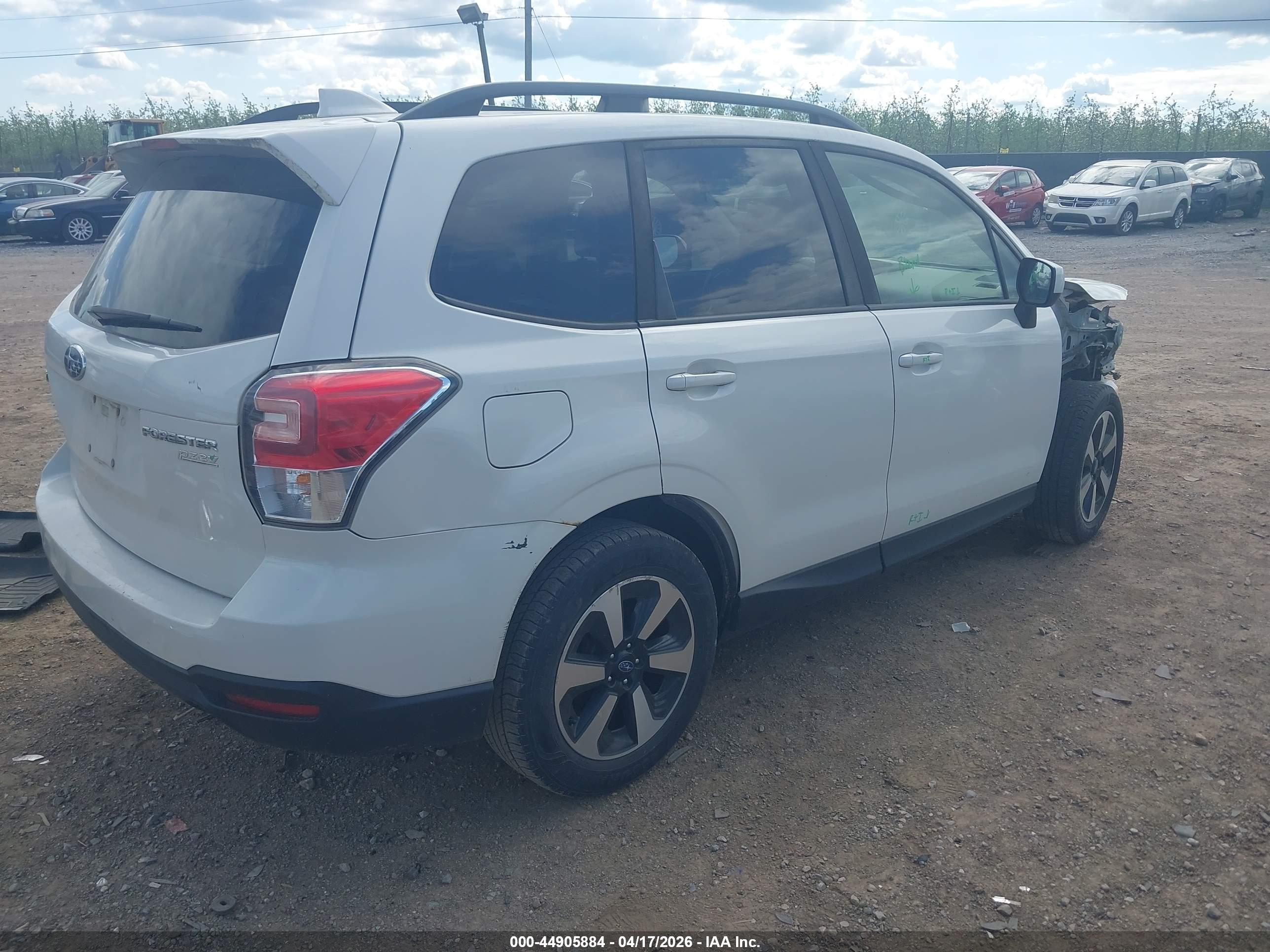 SUBARU FORESTER image 4