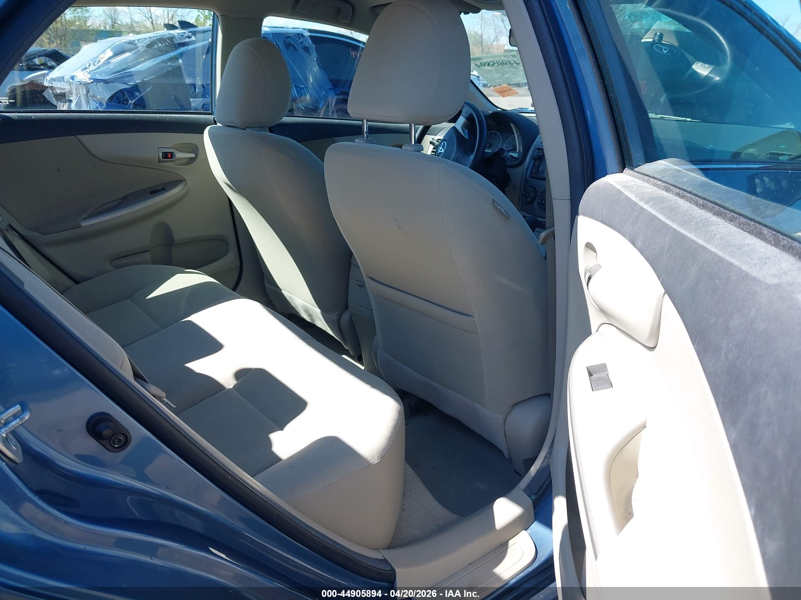 TOYOTA COROLLA image 8