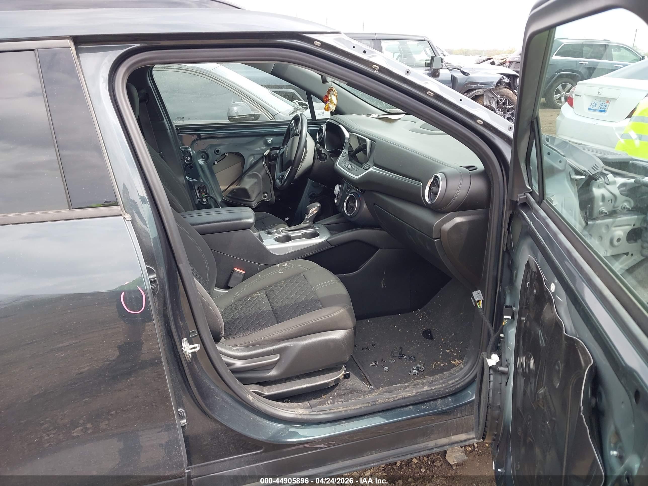 CHEVROLET BLAZER image 5
