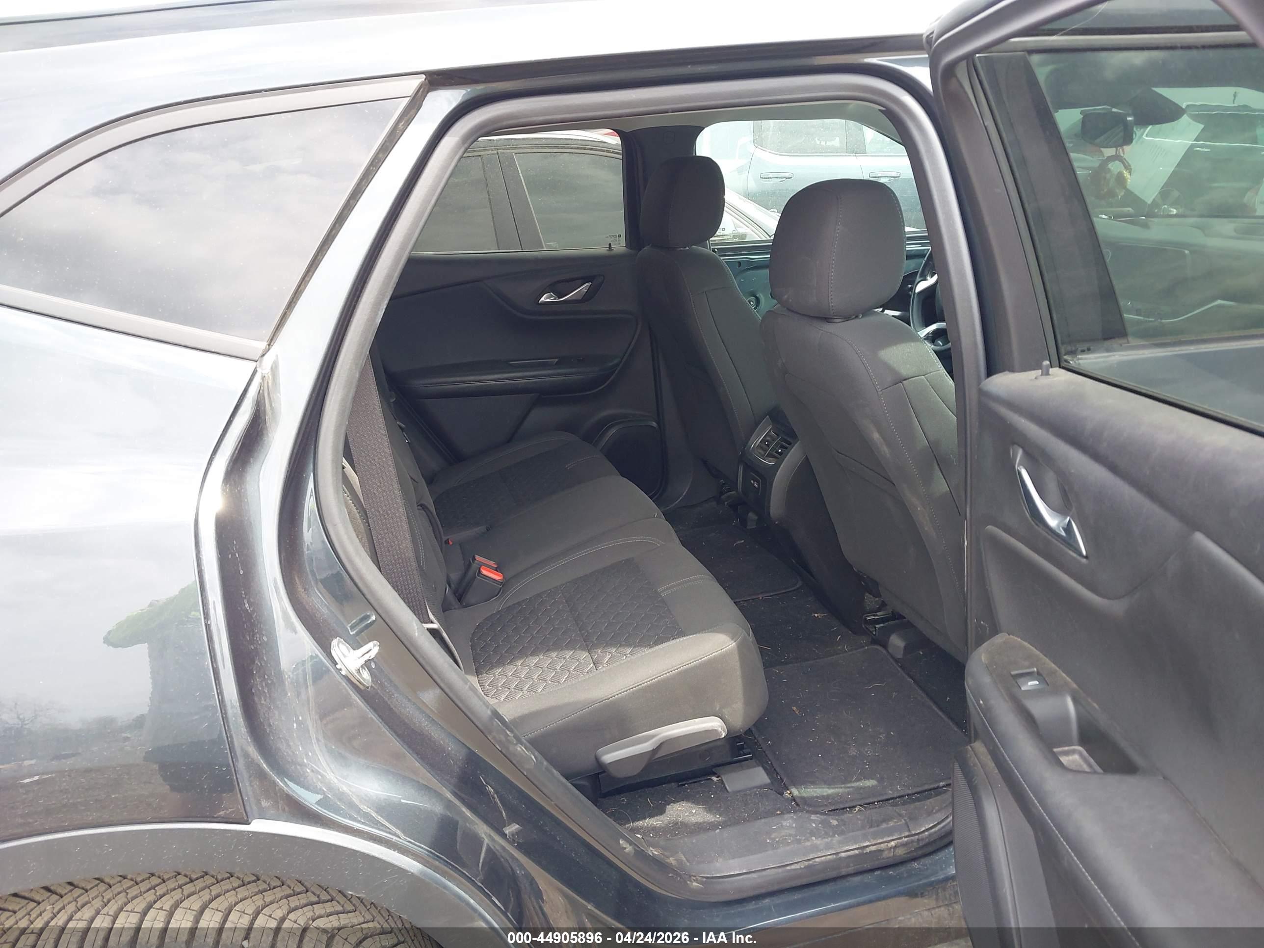 CHEVROLET BLAZER image 8