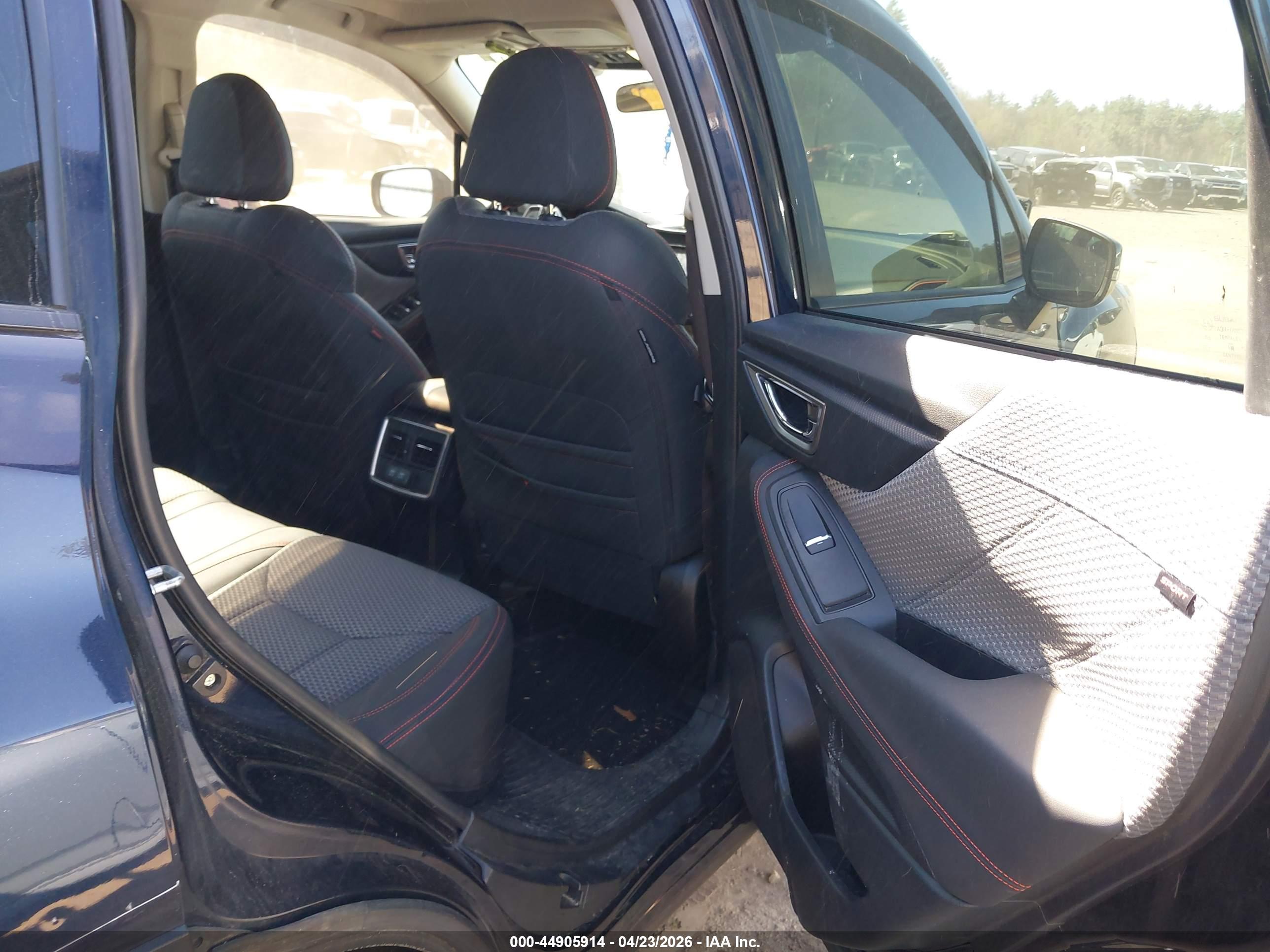 SUBARU FORESTER image 8
