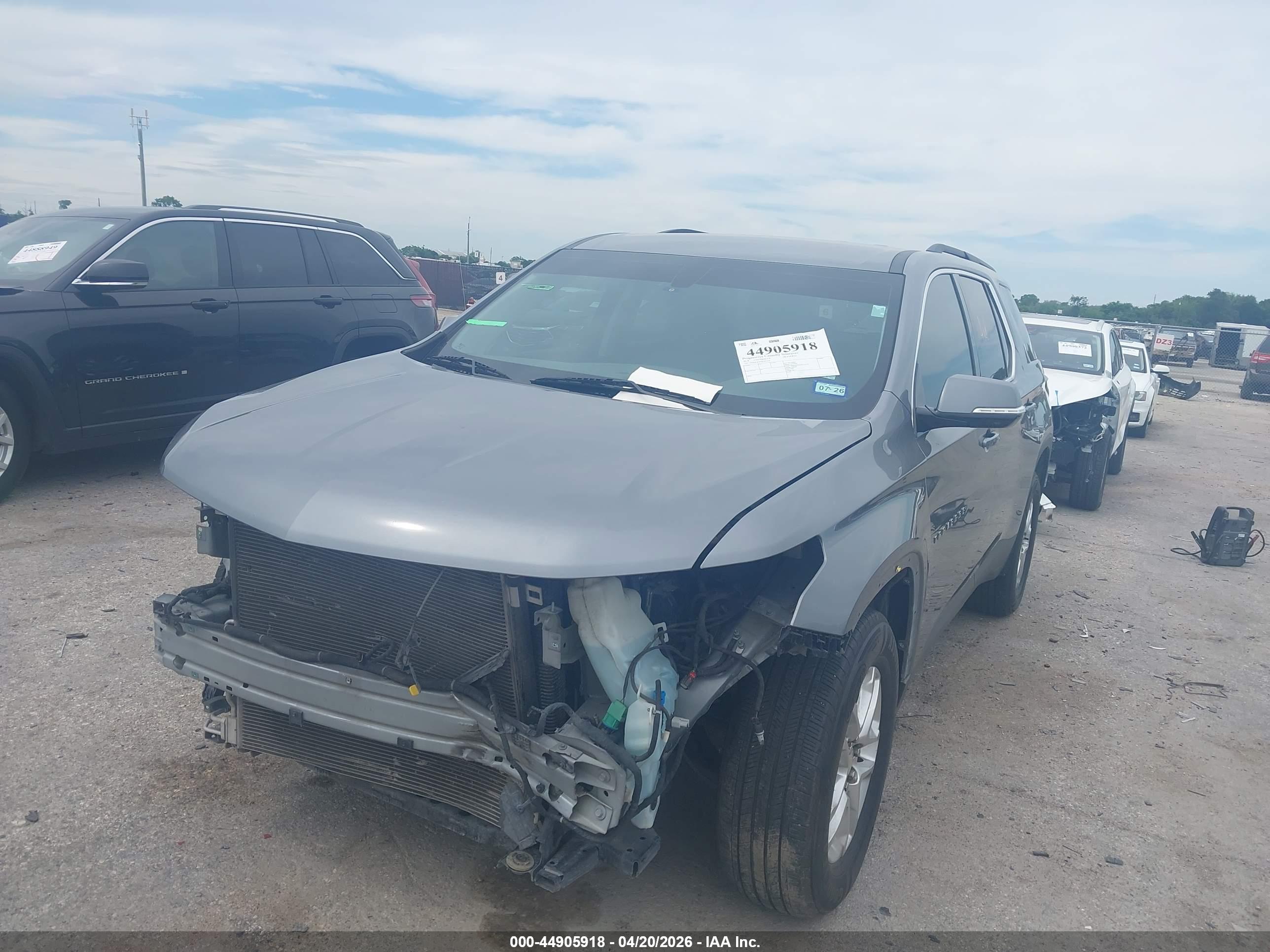 CHEVROLET TRAVERSE image 2