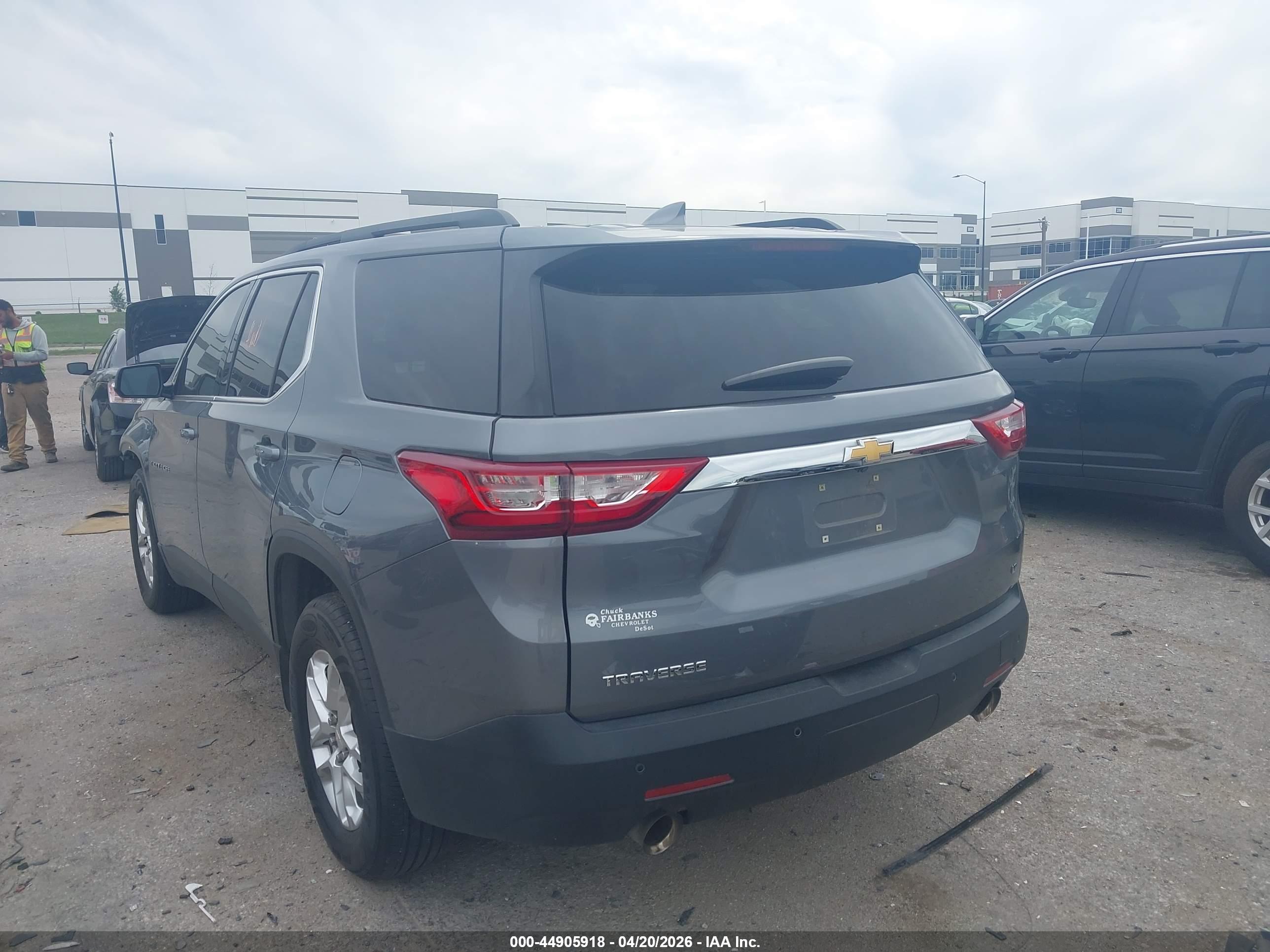 CHEVROLET TRAVERSE image 3