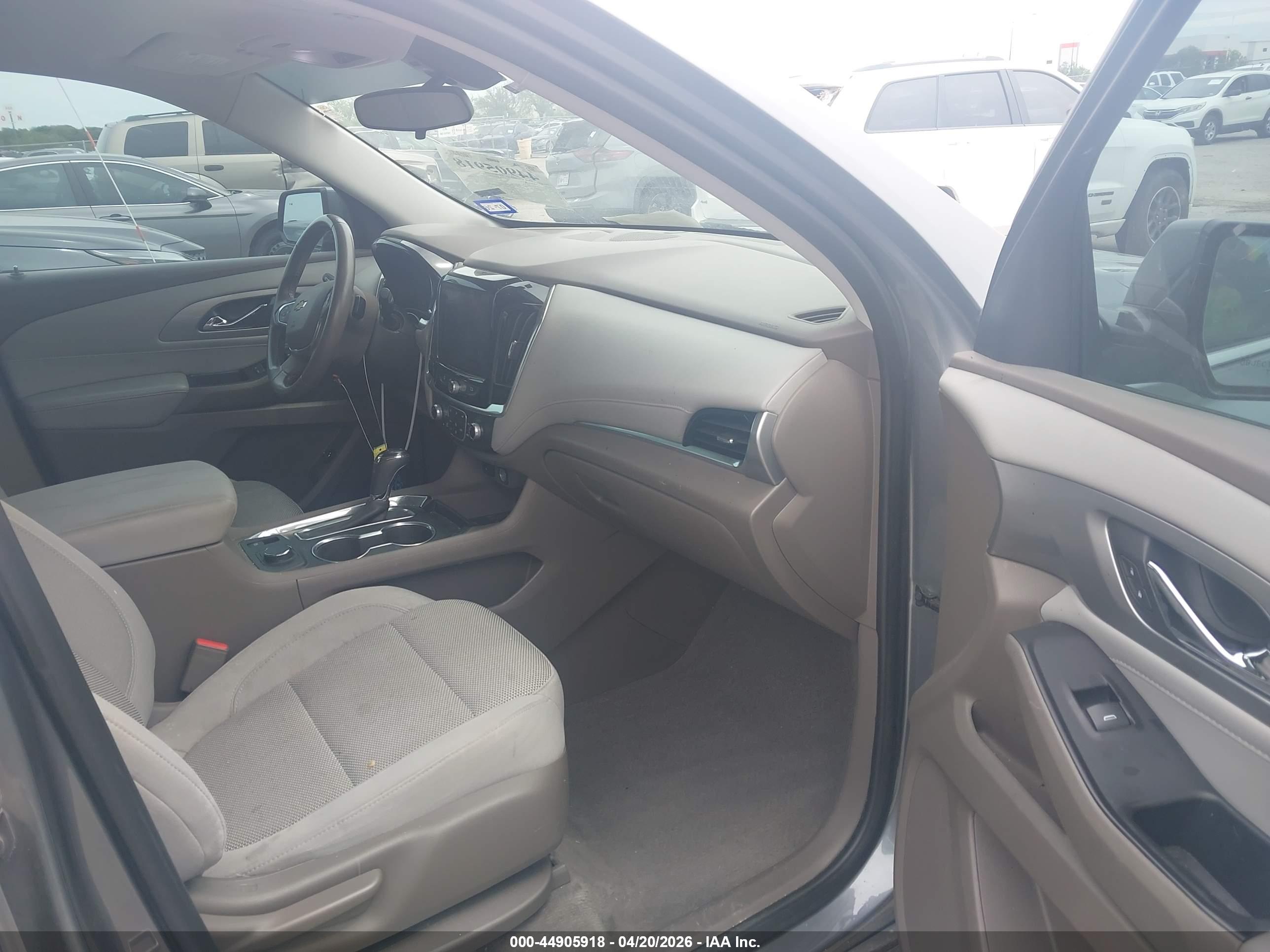 CHEVROLET TRAVERSE image 5