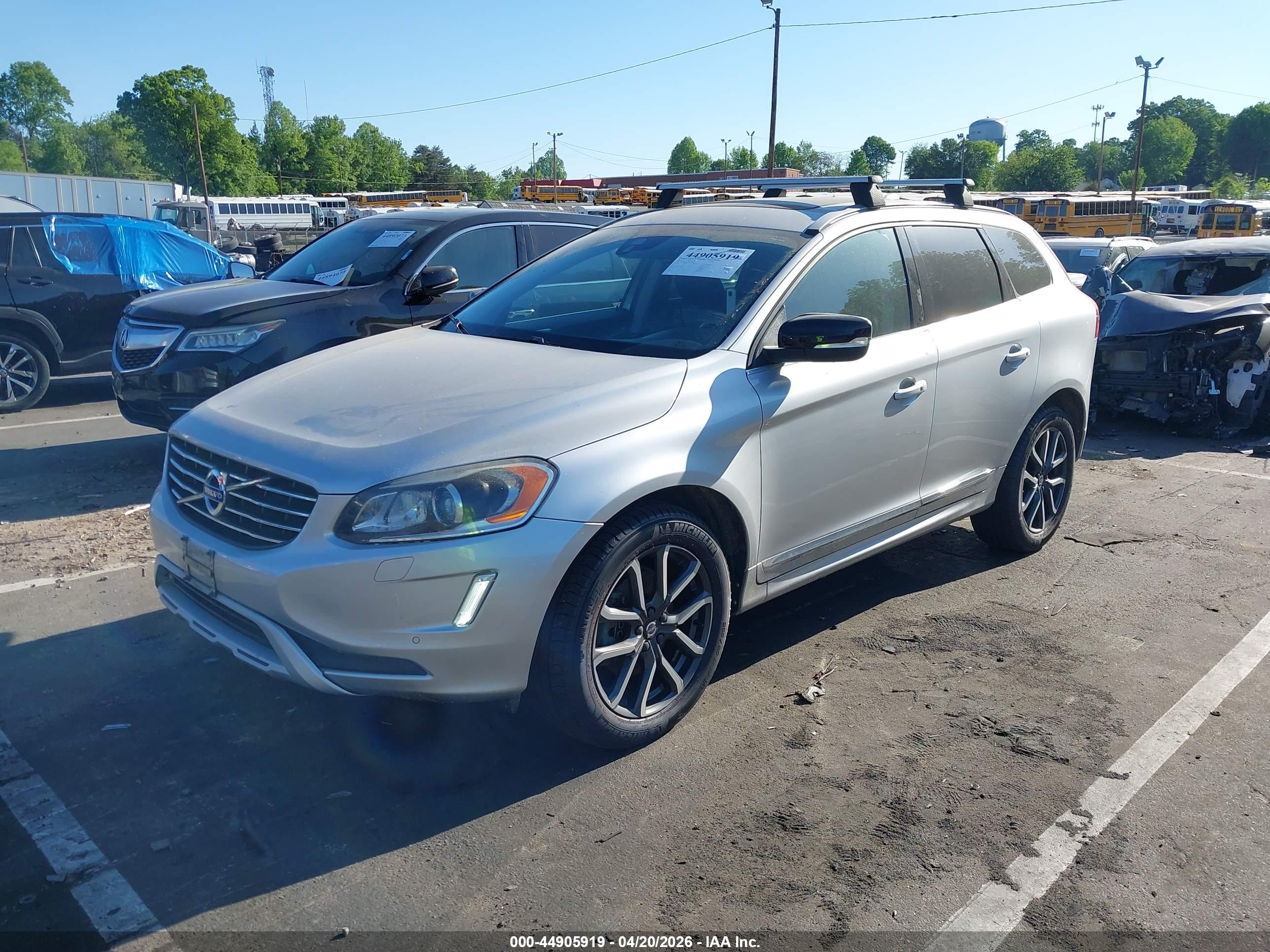 VOLVO XC60 image 2