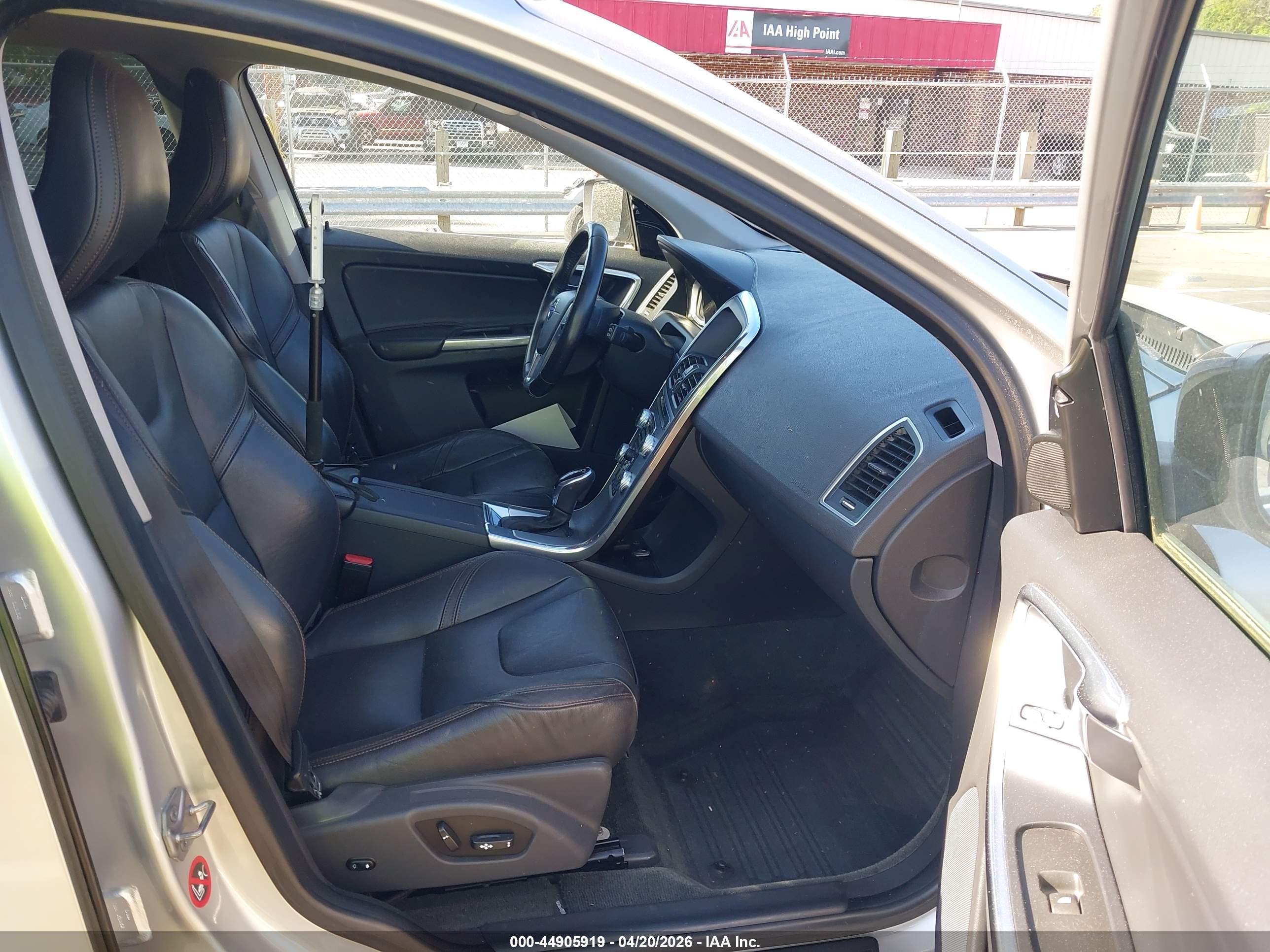 VOLVO XC60 image 5