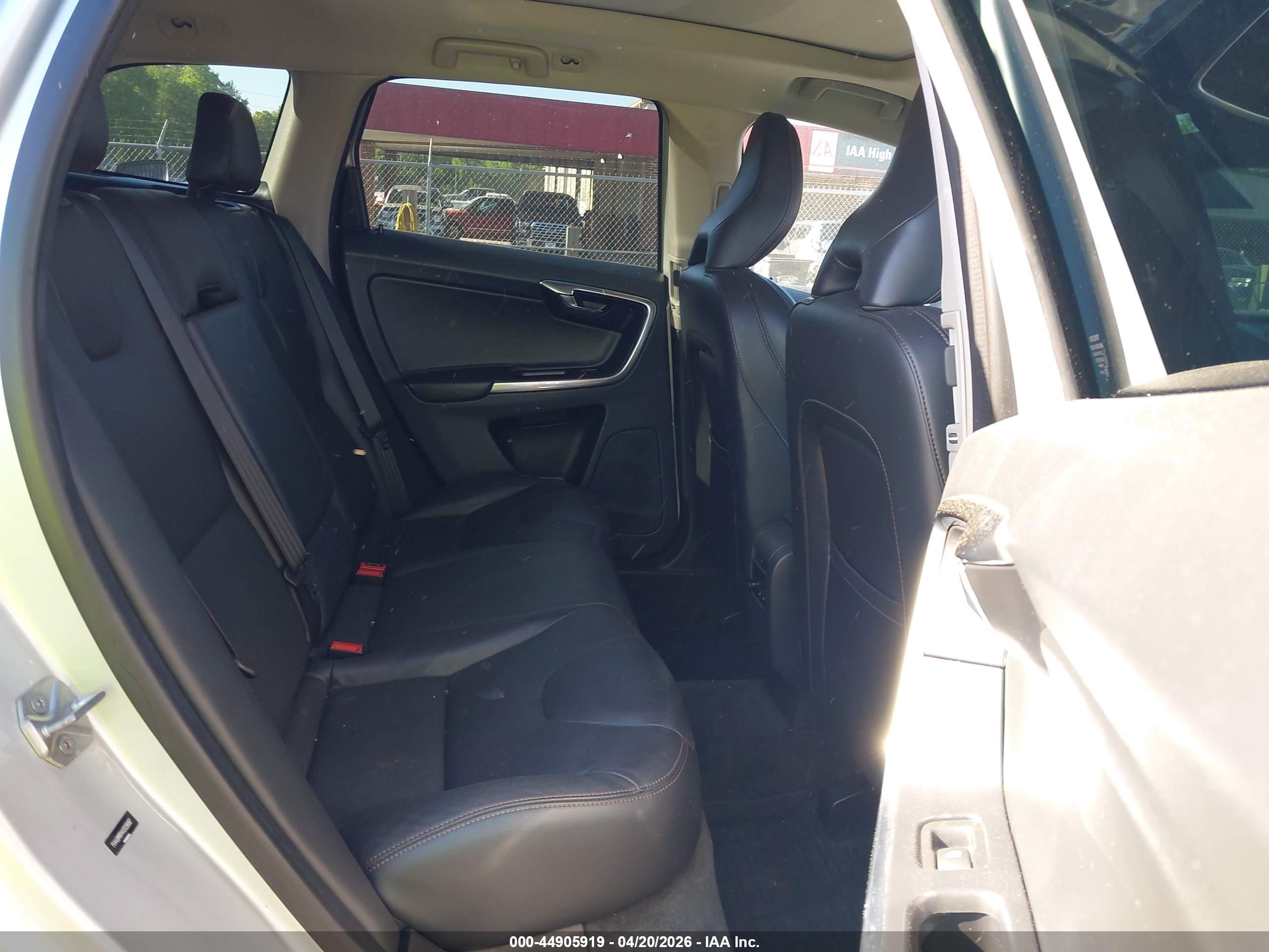 VOLVO XC60 image 8