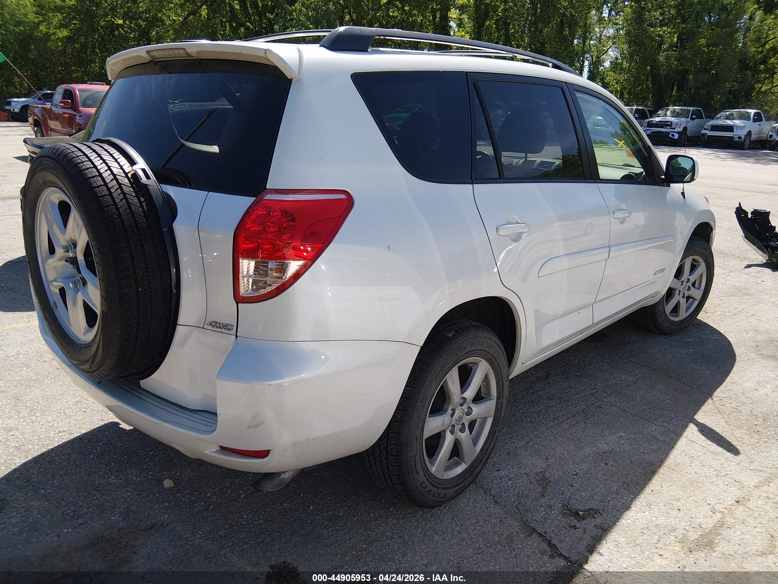 TOYOTA RAV4 image 4