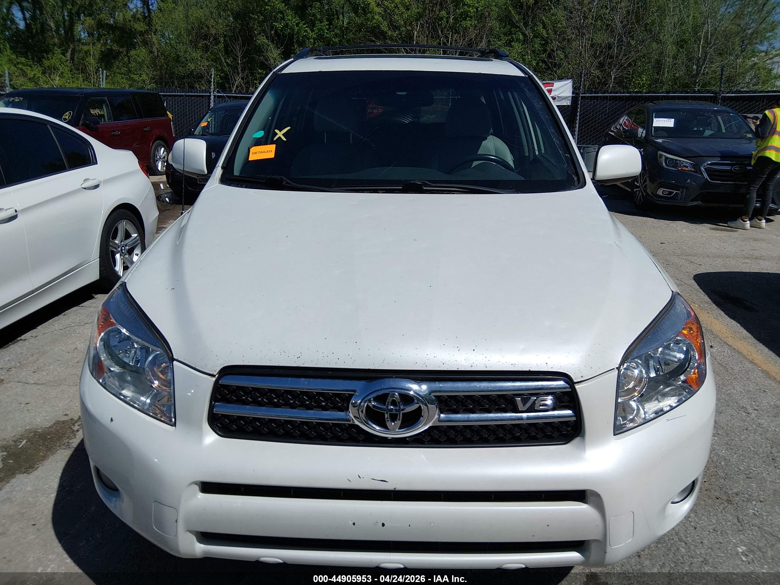TOYOTA RAV4 image 6
