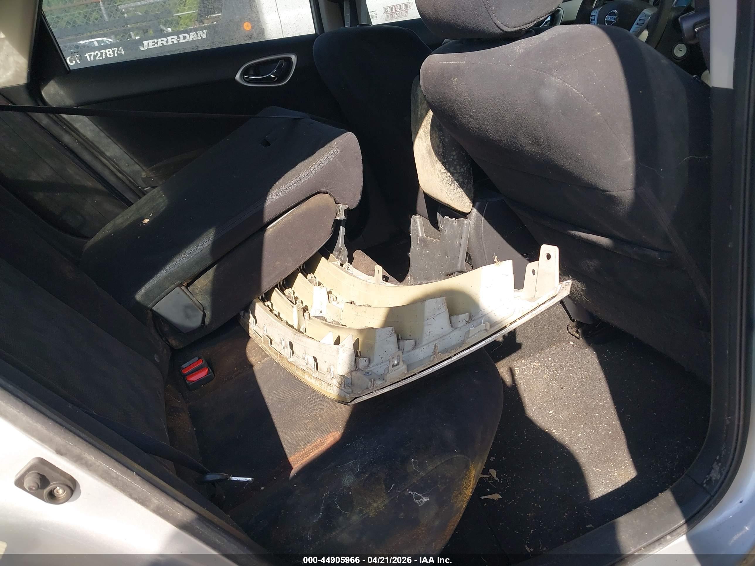NISSAN SENTRA image 8