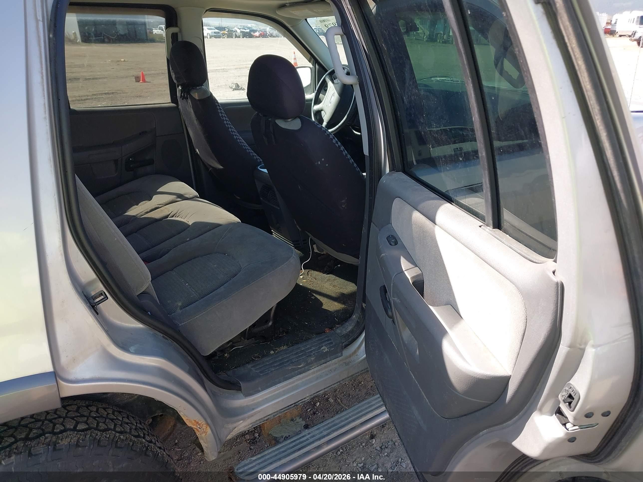 FORD EXPLORER image 8