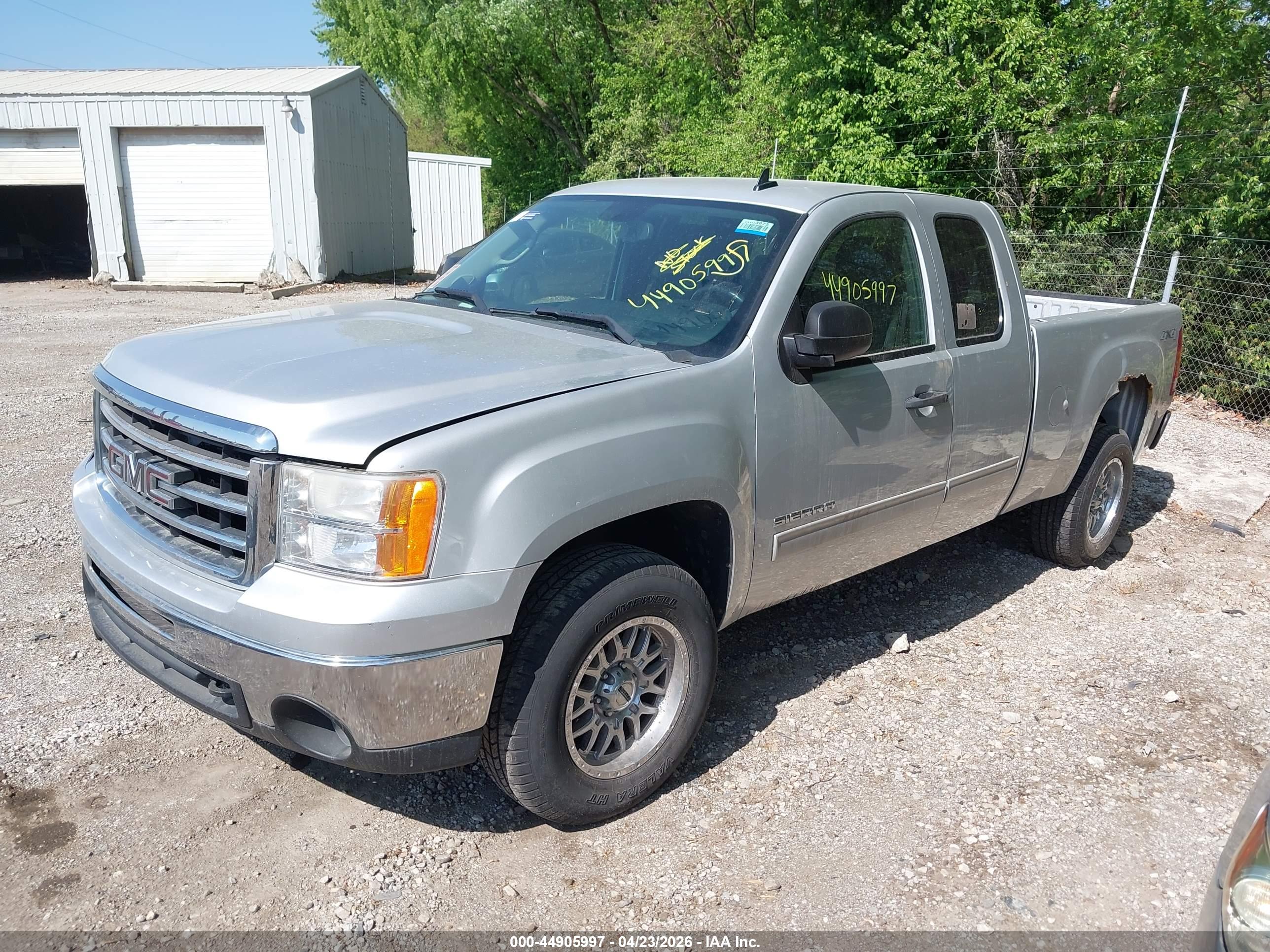 GMC SIERRA image 2