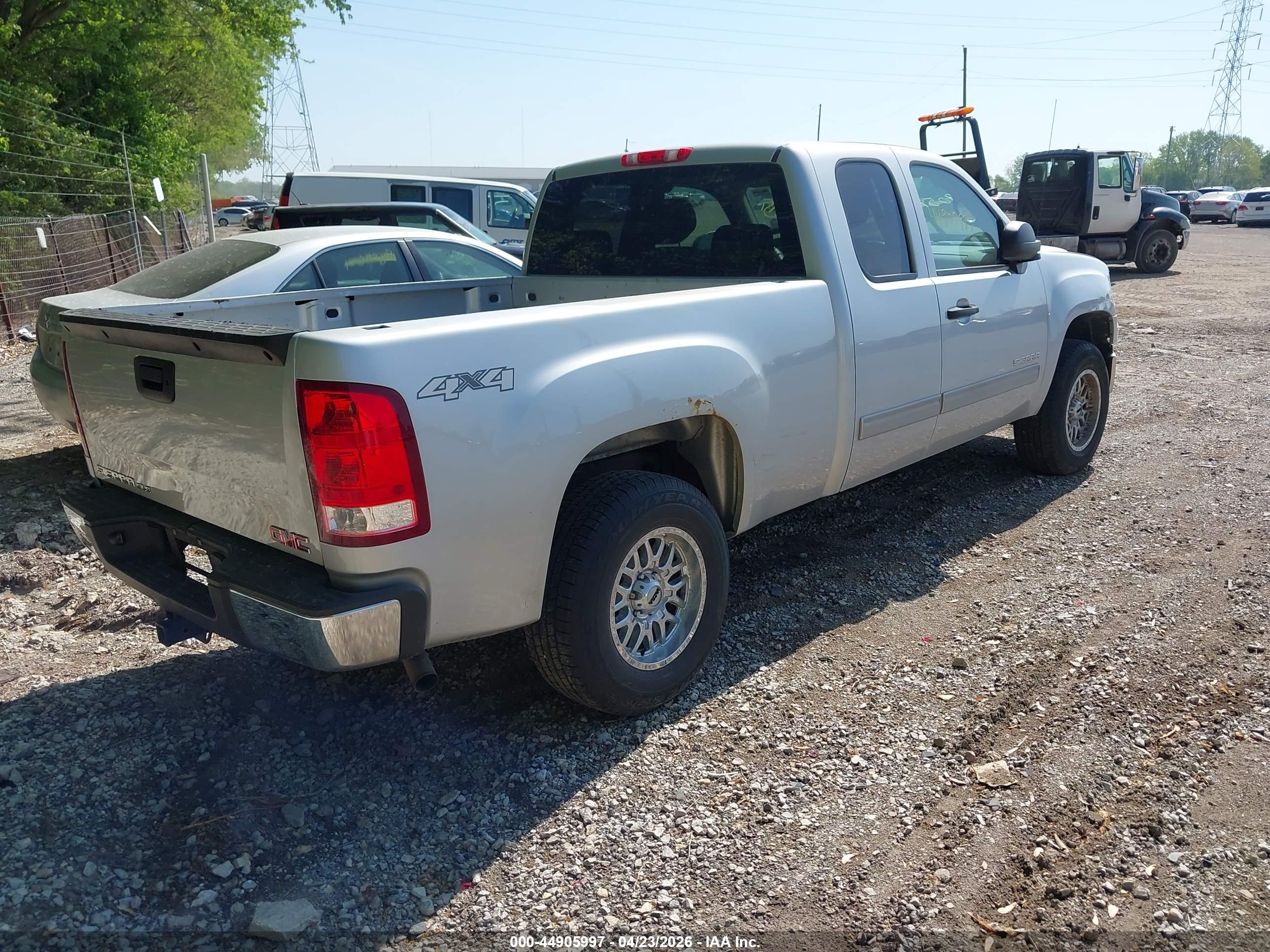 GMC SIERRA image 4