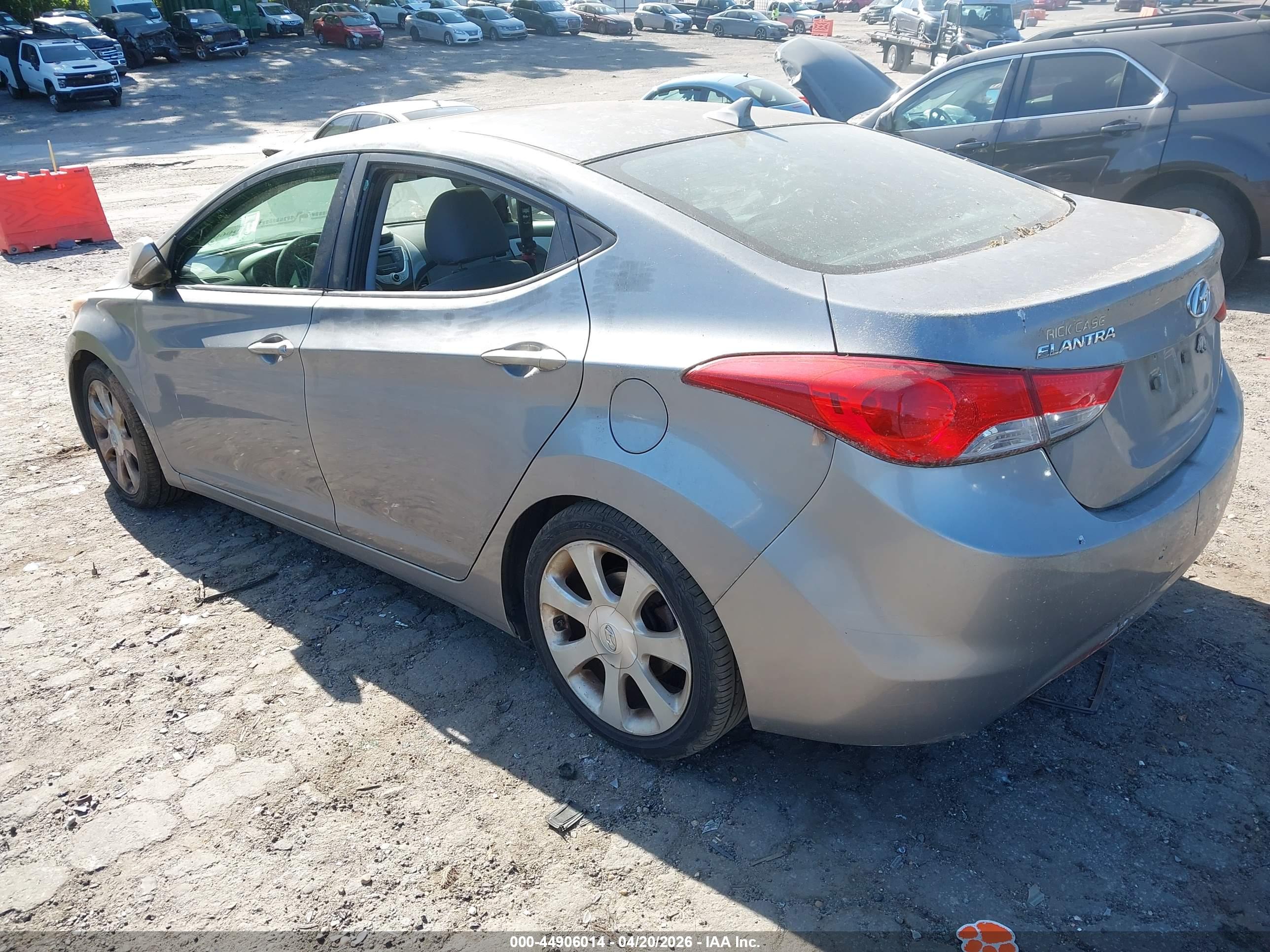 HYUNDAI ELANTRA image 3