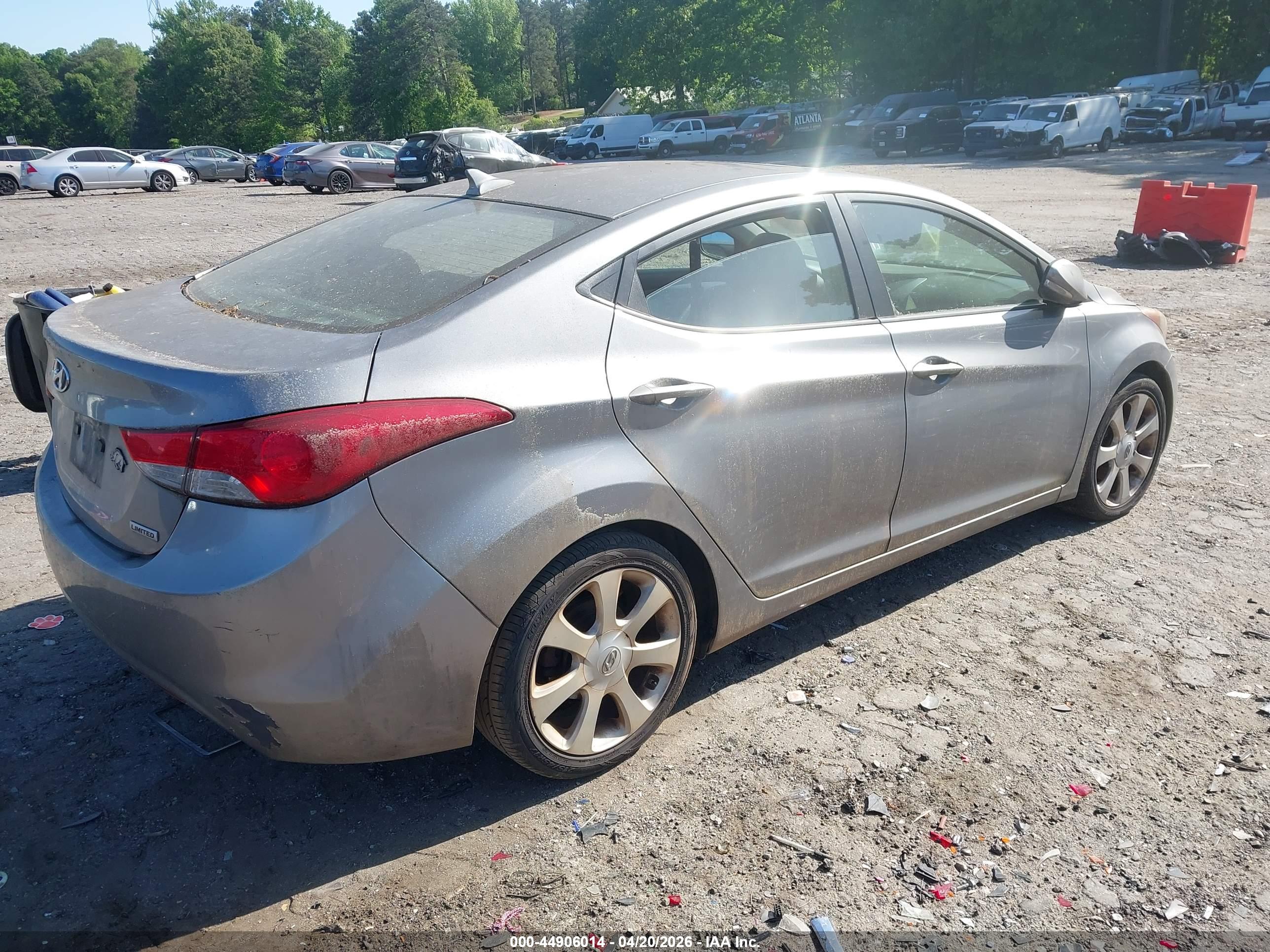 HYUNDAI ELANTRA image 4