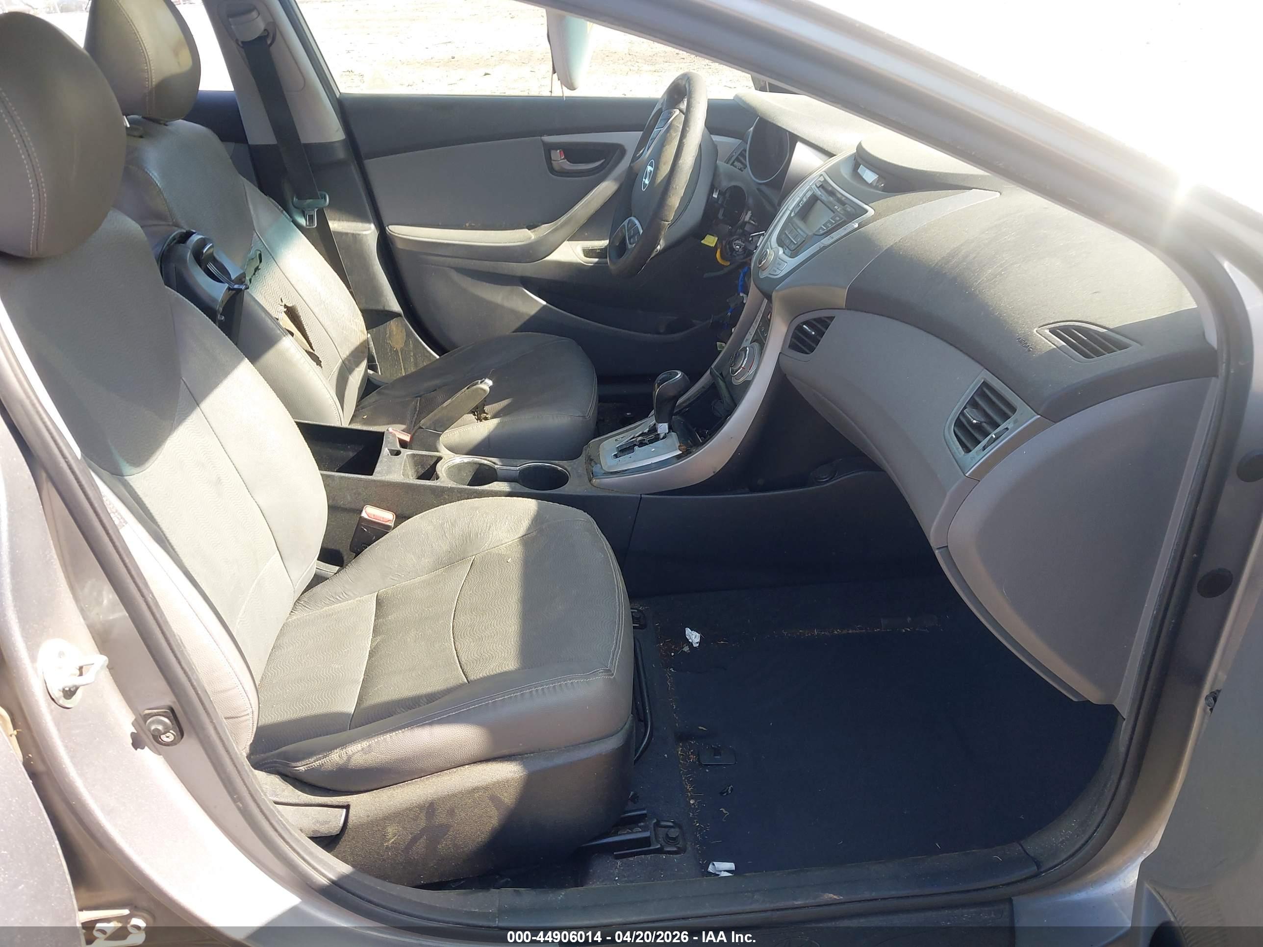 HYUNDAI ELANTRA image 5