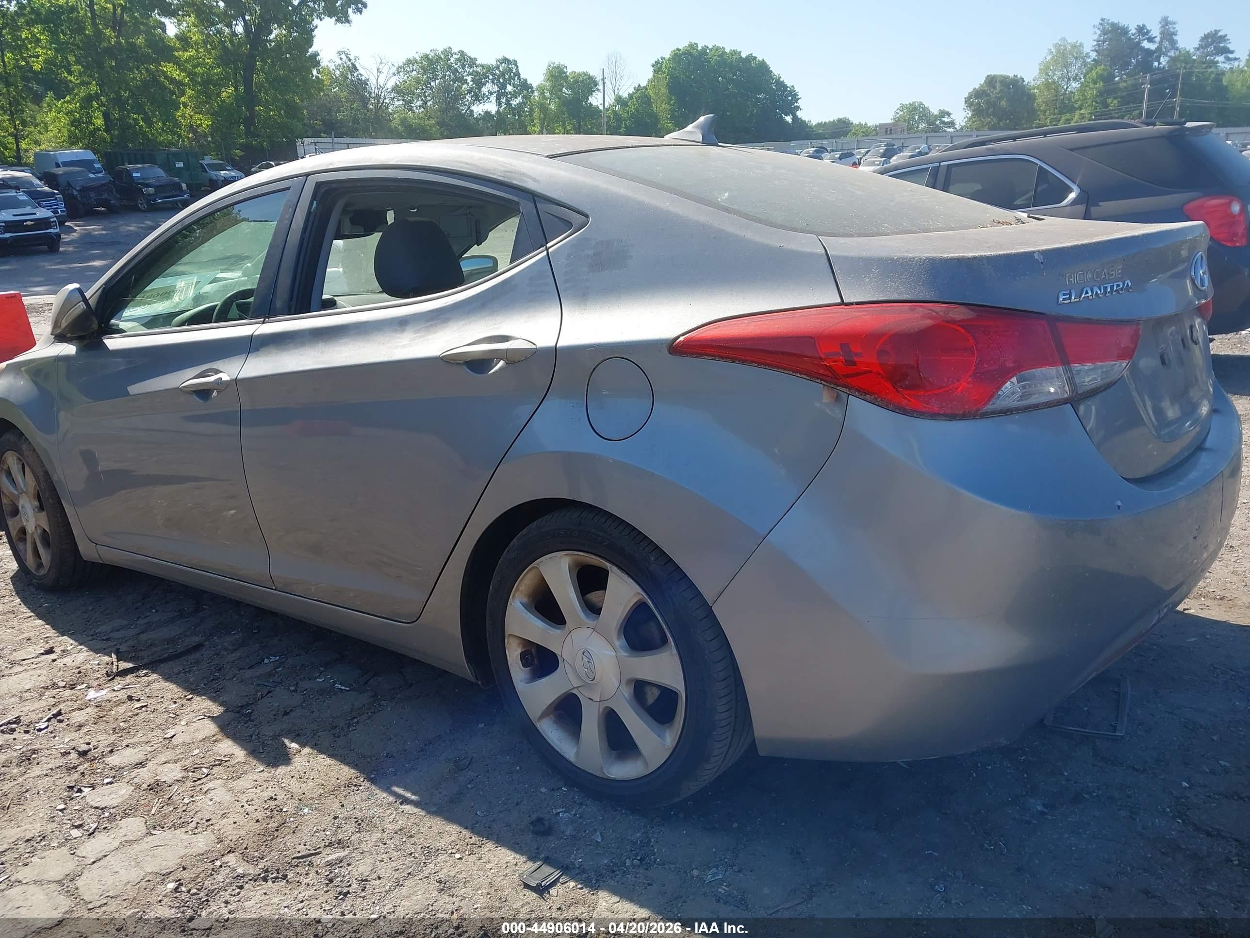 HYUNDAI ELANTRA image 6