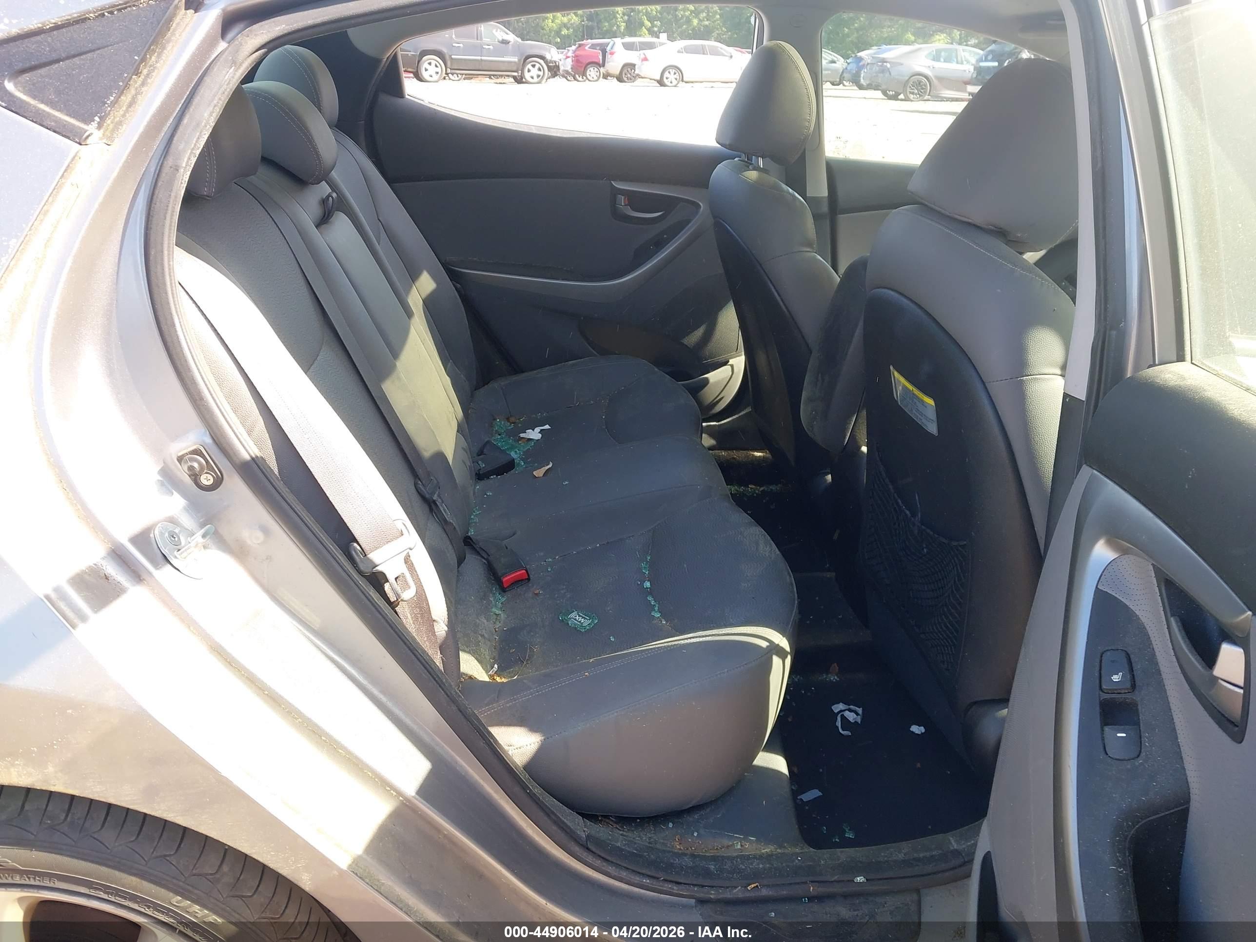 HYUNDAI ELANTRA image 8