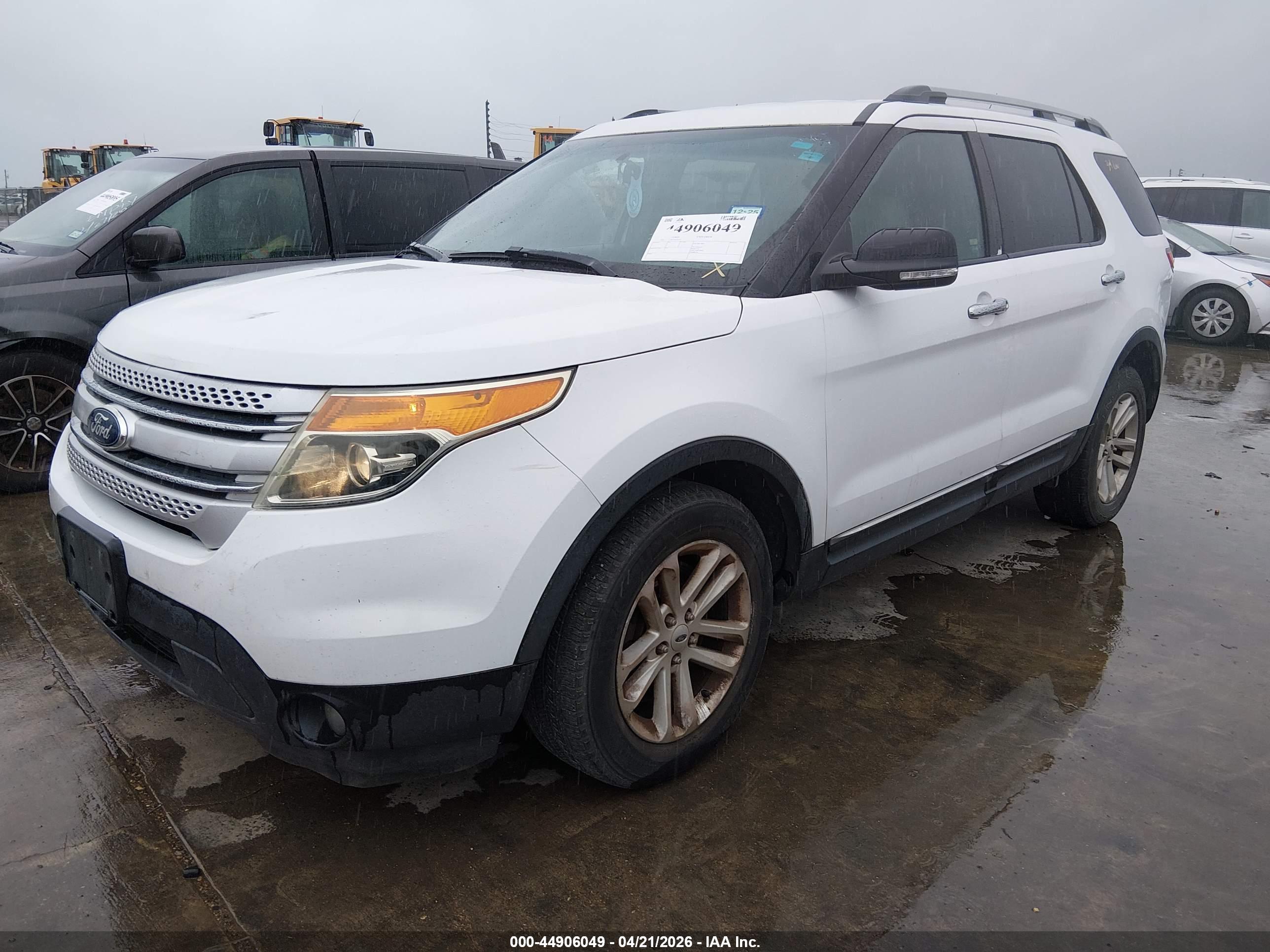 FORD EXPLORER image 2