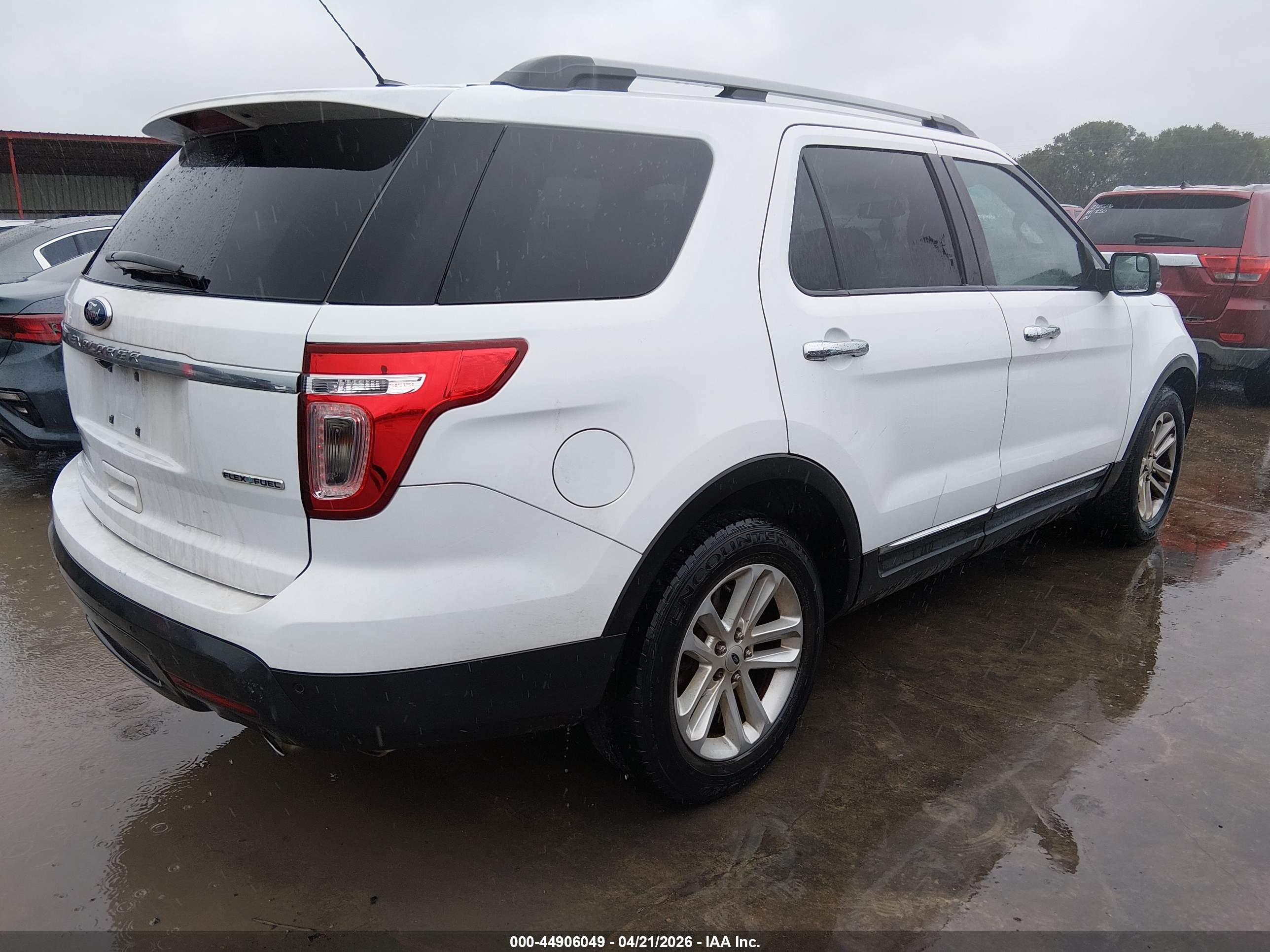 FORD EXPLORER image 4