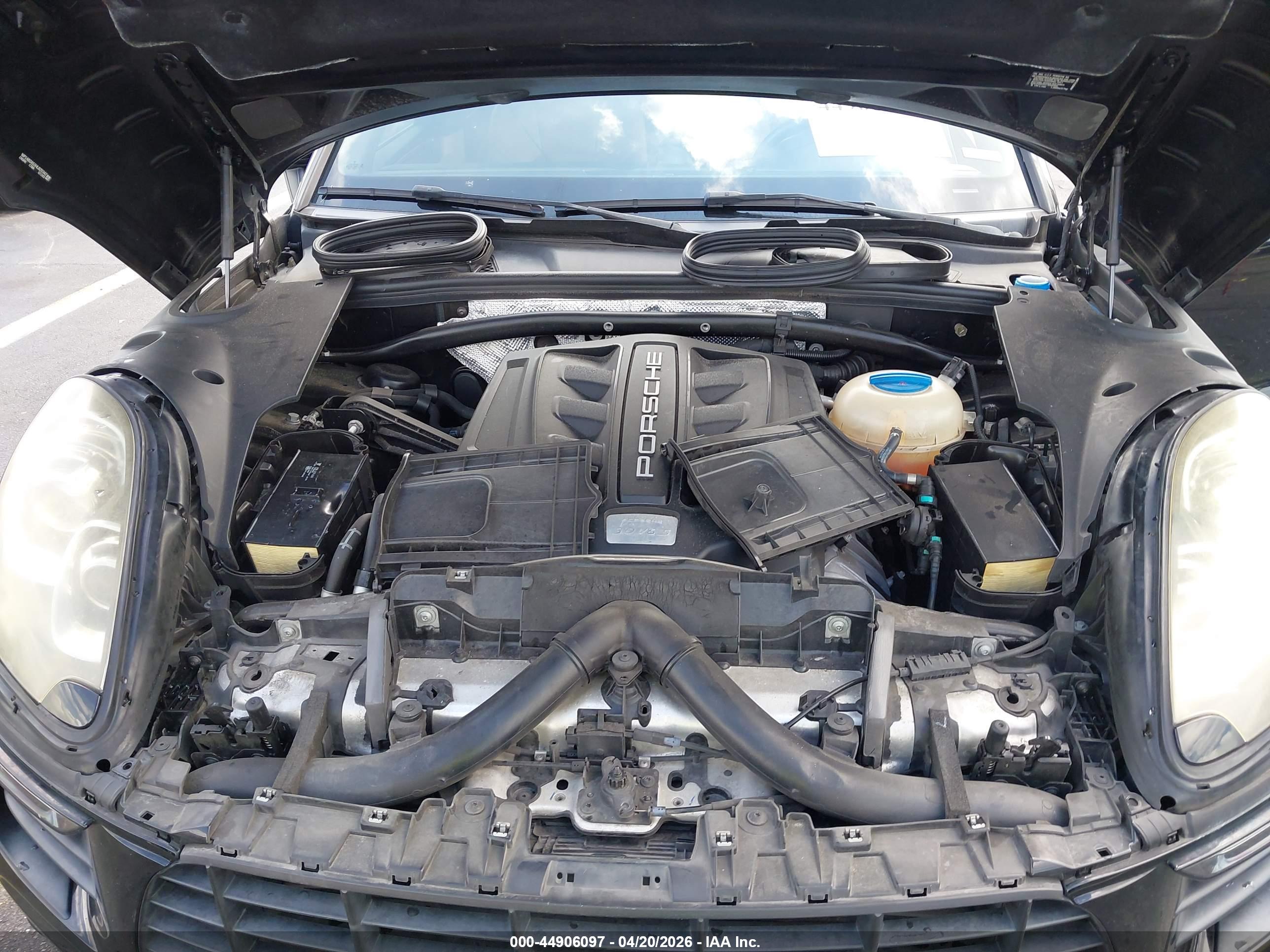 PORSCHE MACAN image 10