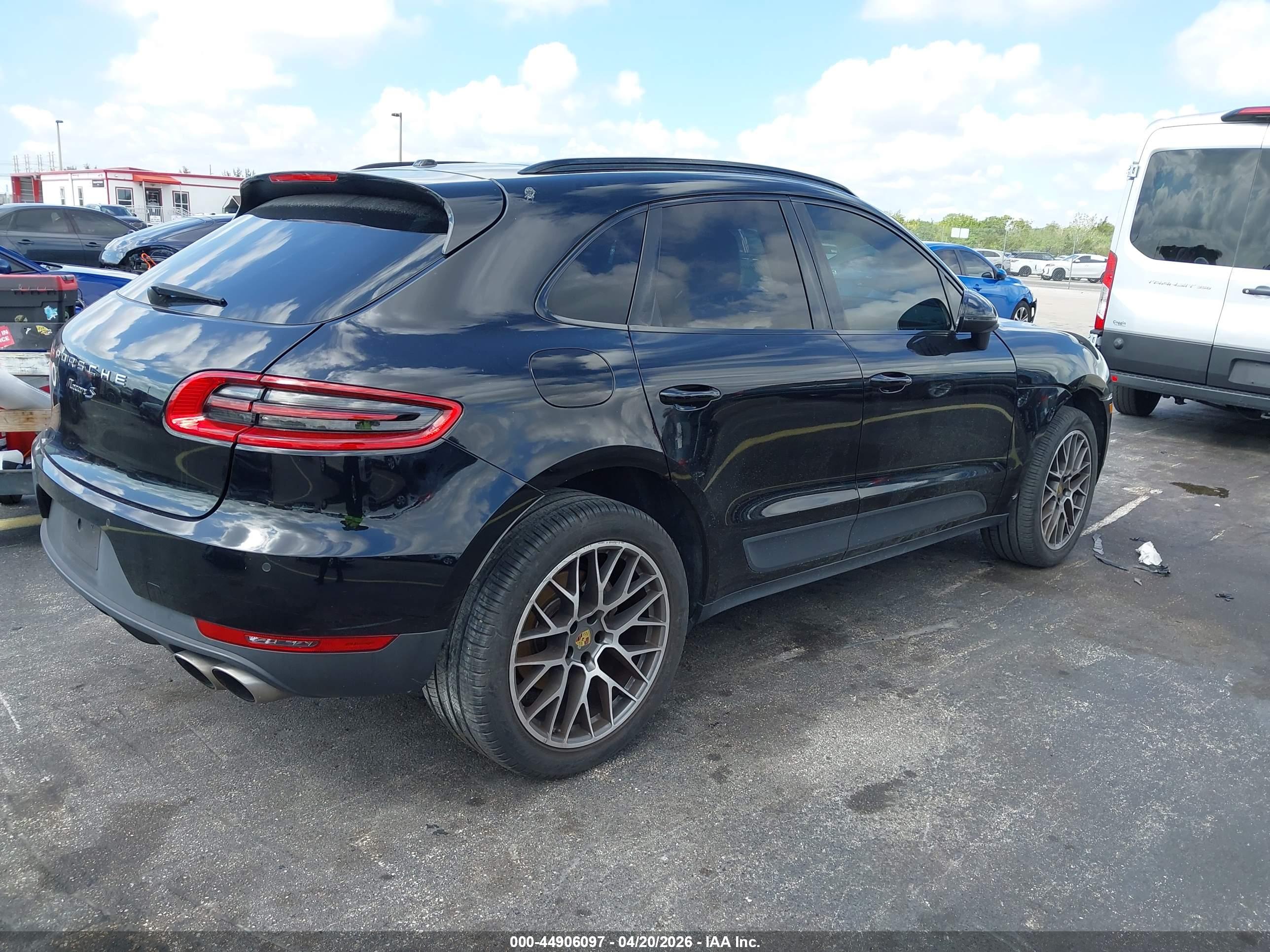 PORSCHE MACAN image 4
