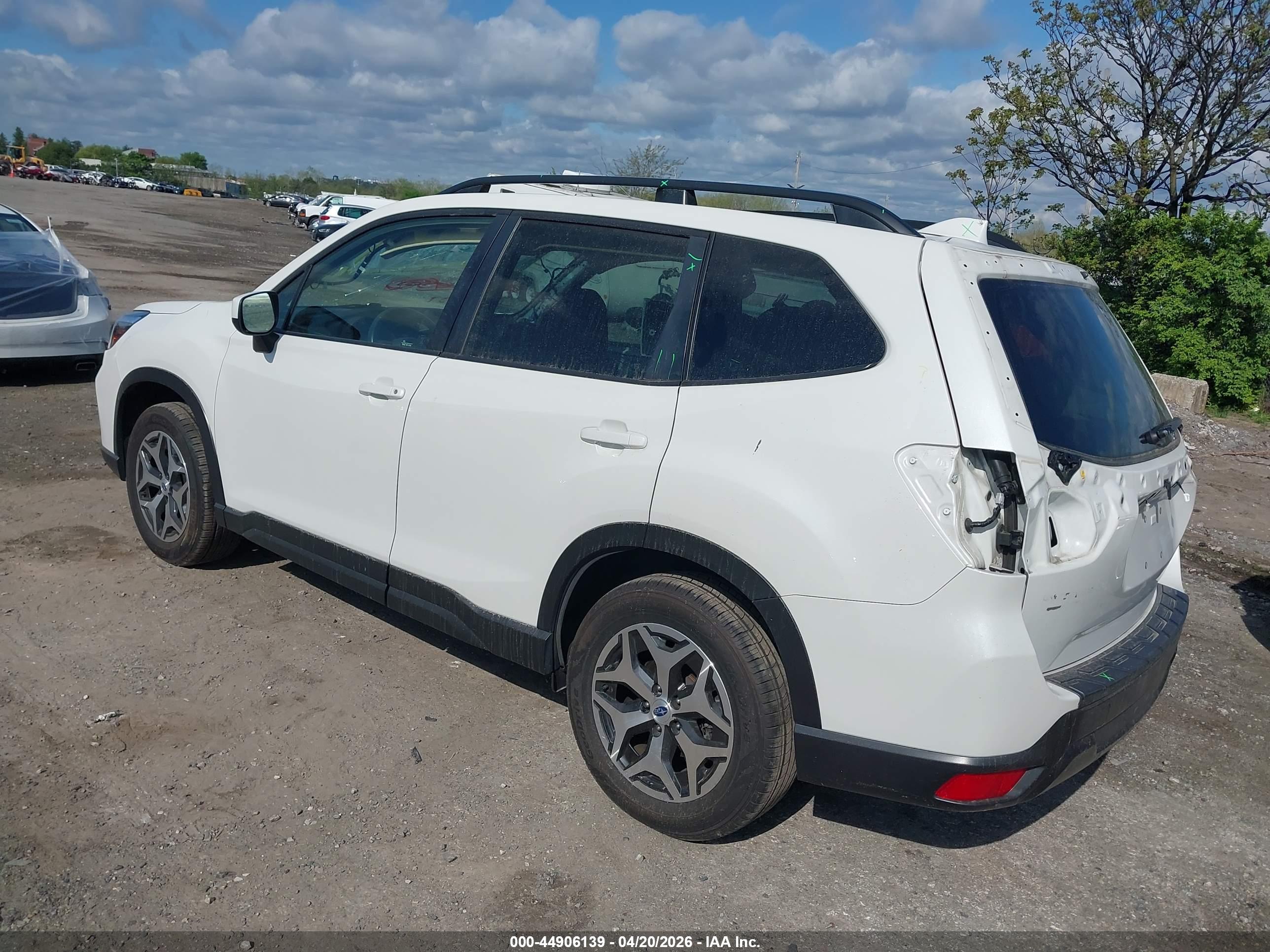 SUBARU FORESTER image 3