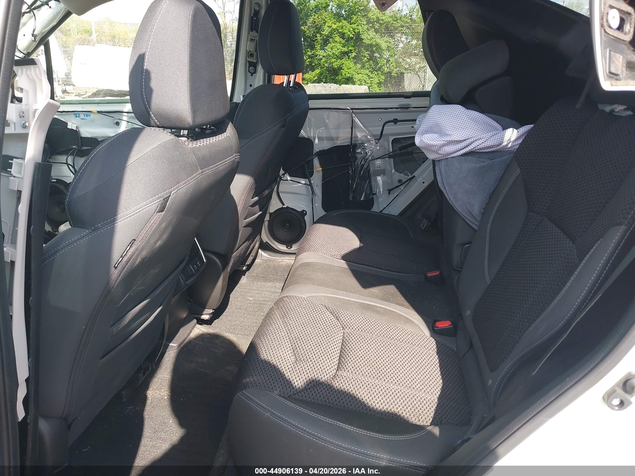 SUBARU FORESTER image 8