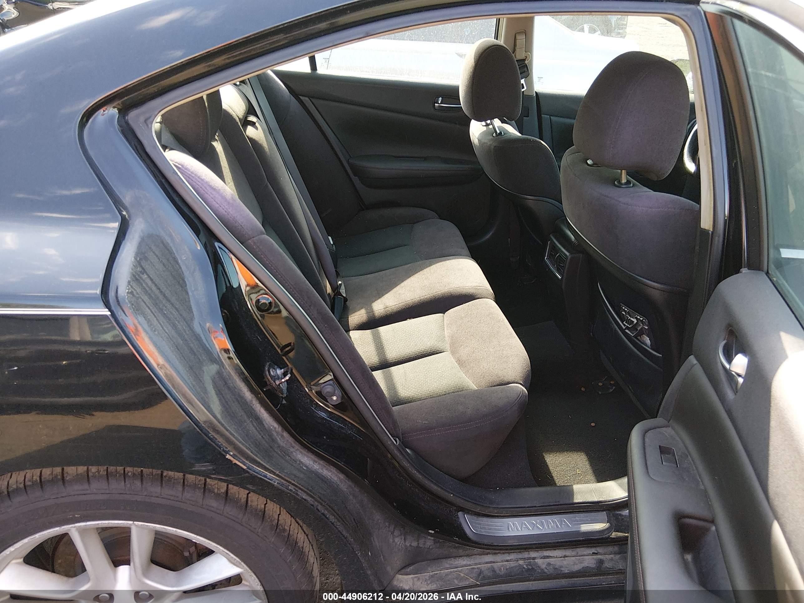 NISSAN MAXIMA image 8