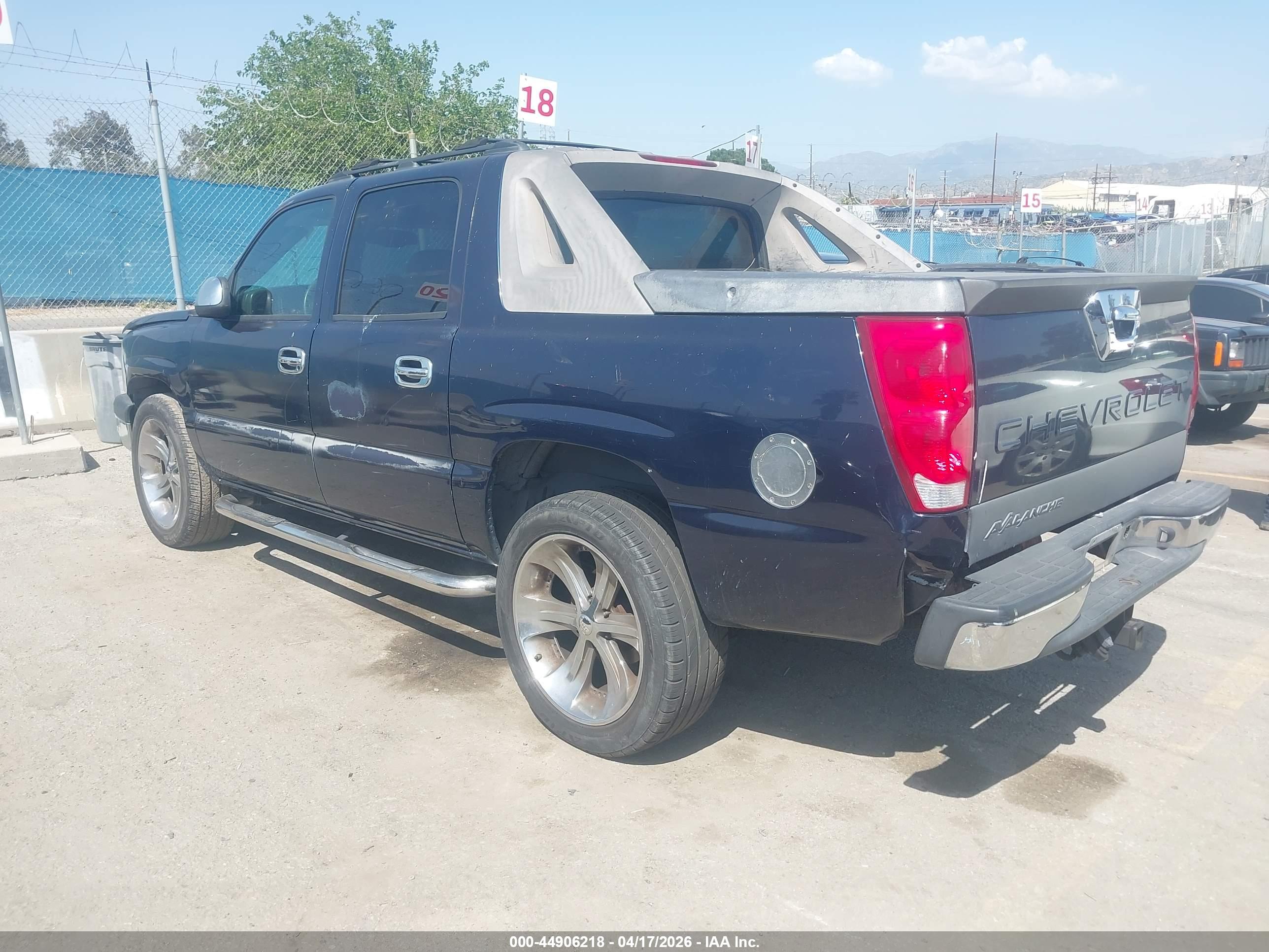 CHEVROLET AVALANCHE image 3