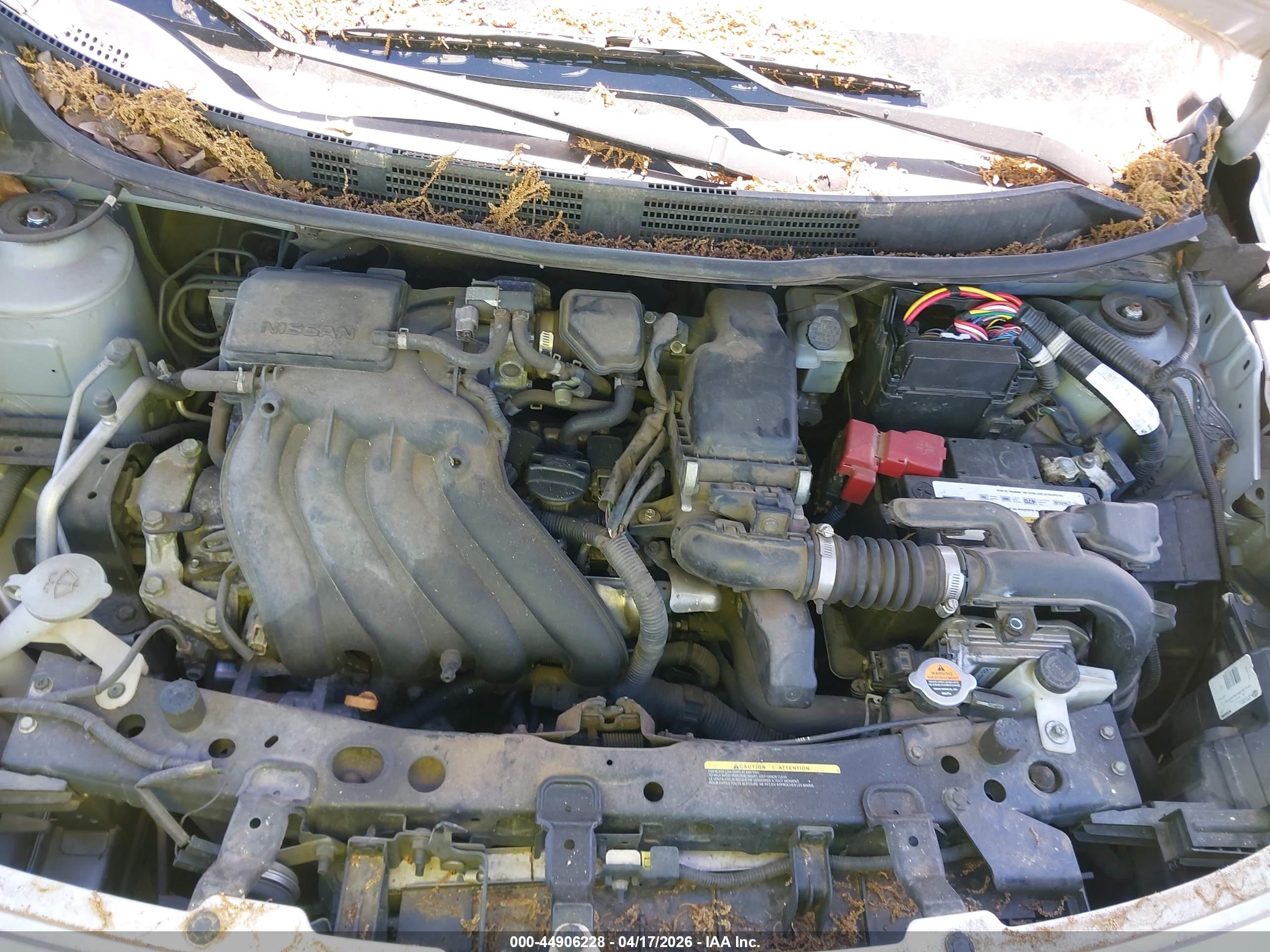 NISSAN VERSA image 10