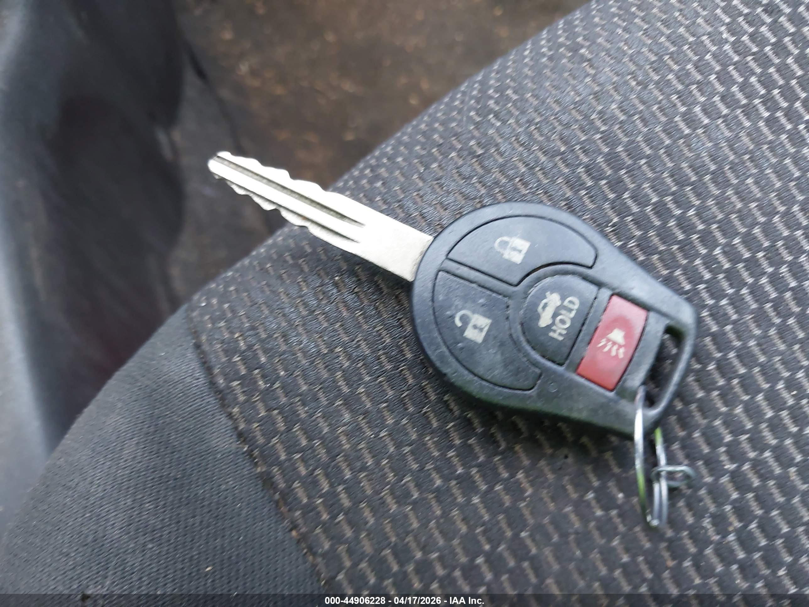 NISSAN VERSA image 11