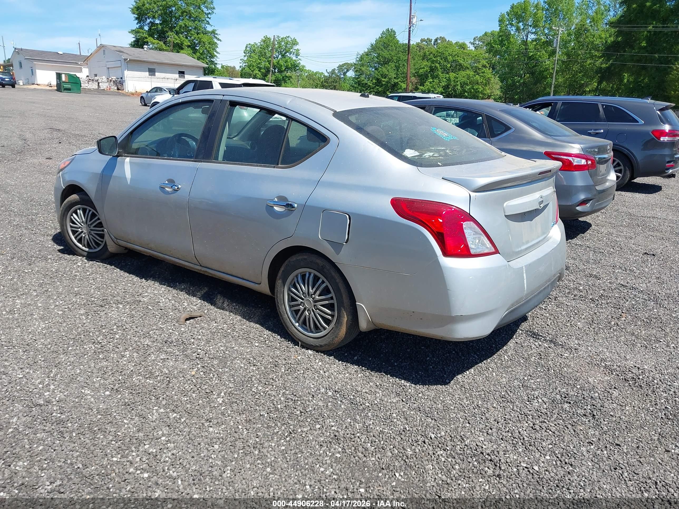 NISSAN VERSA image 3