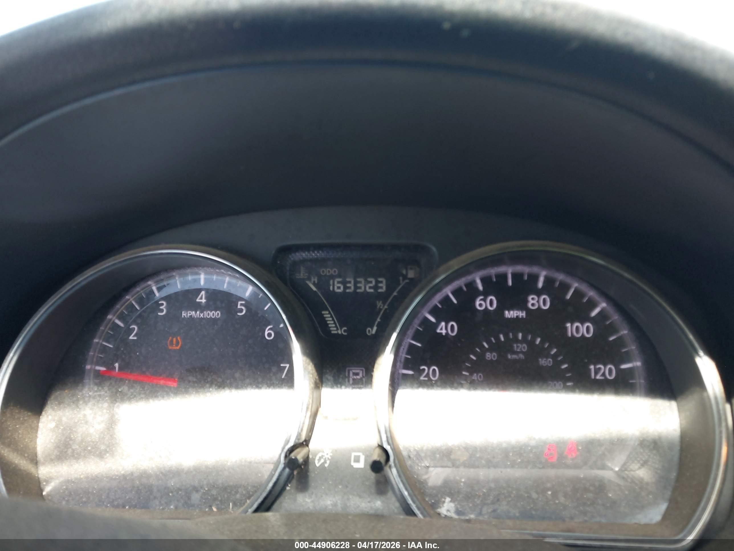NISSAN VERSA image 7