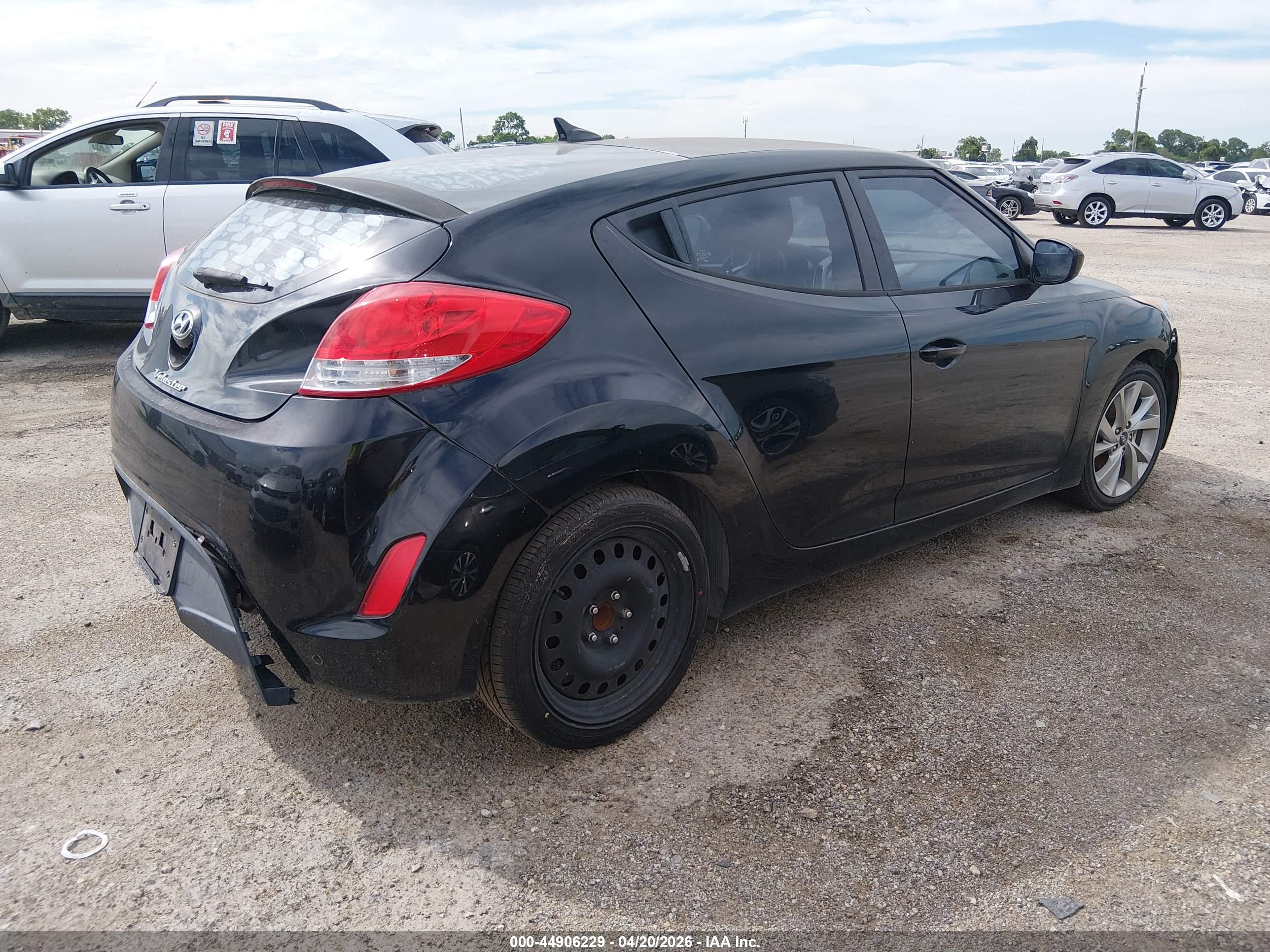 HYUNDAI VELOSTER image 4