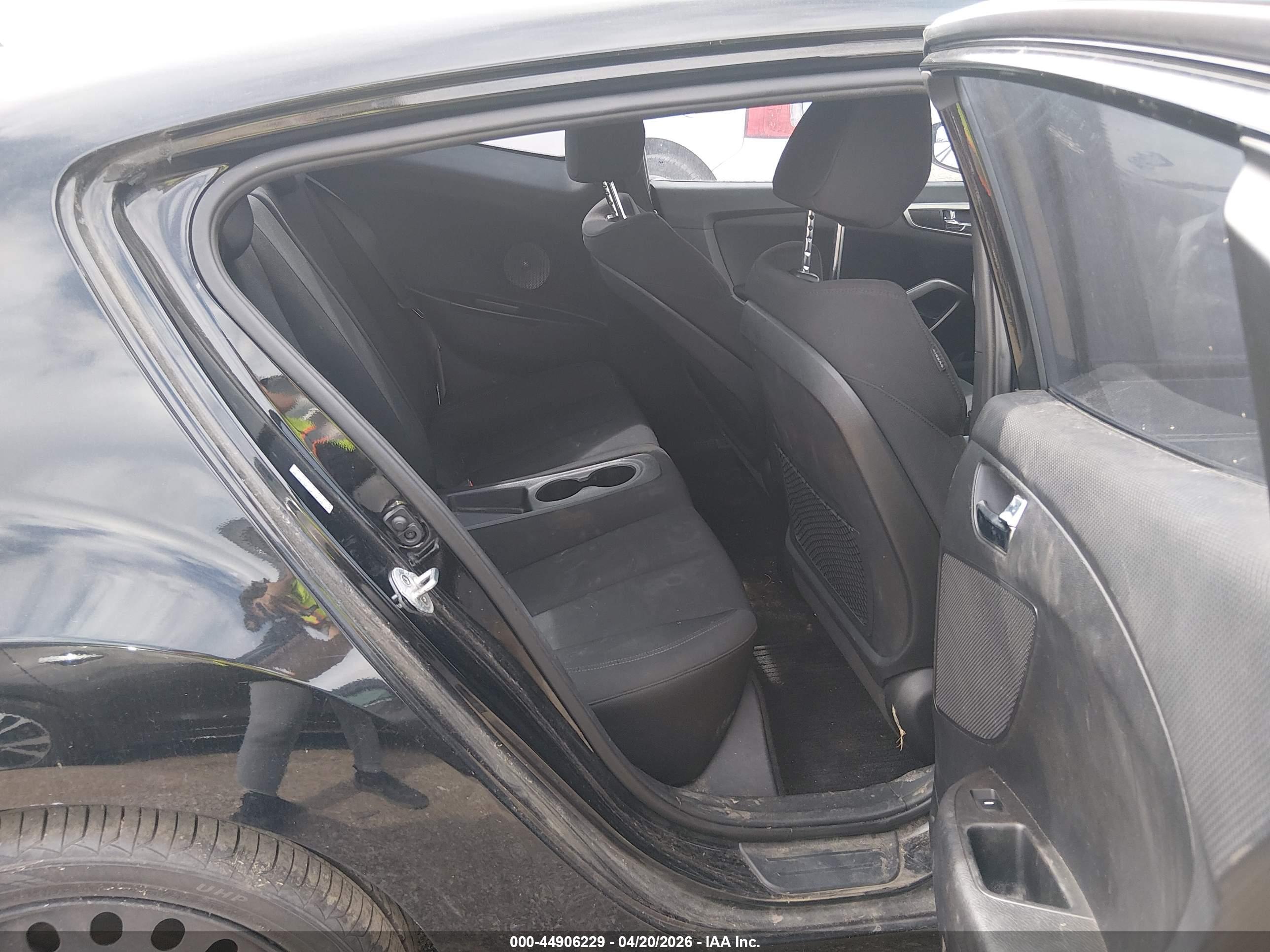 HYUNDAI VELOSTER image 8