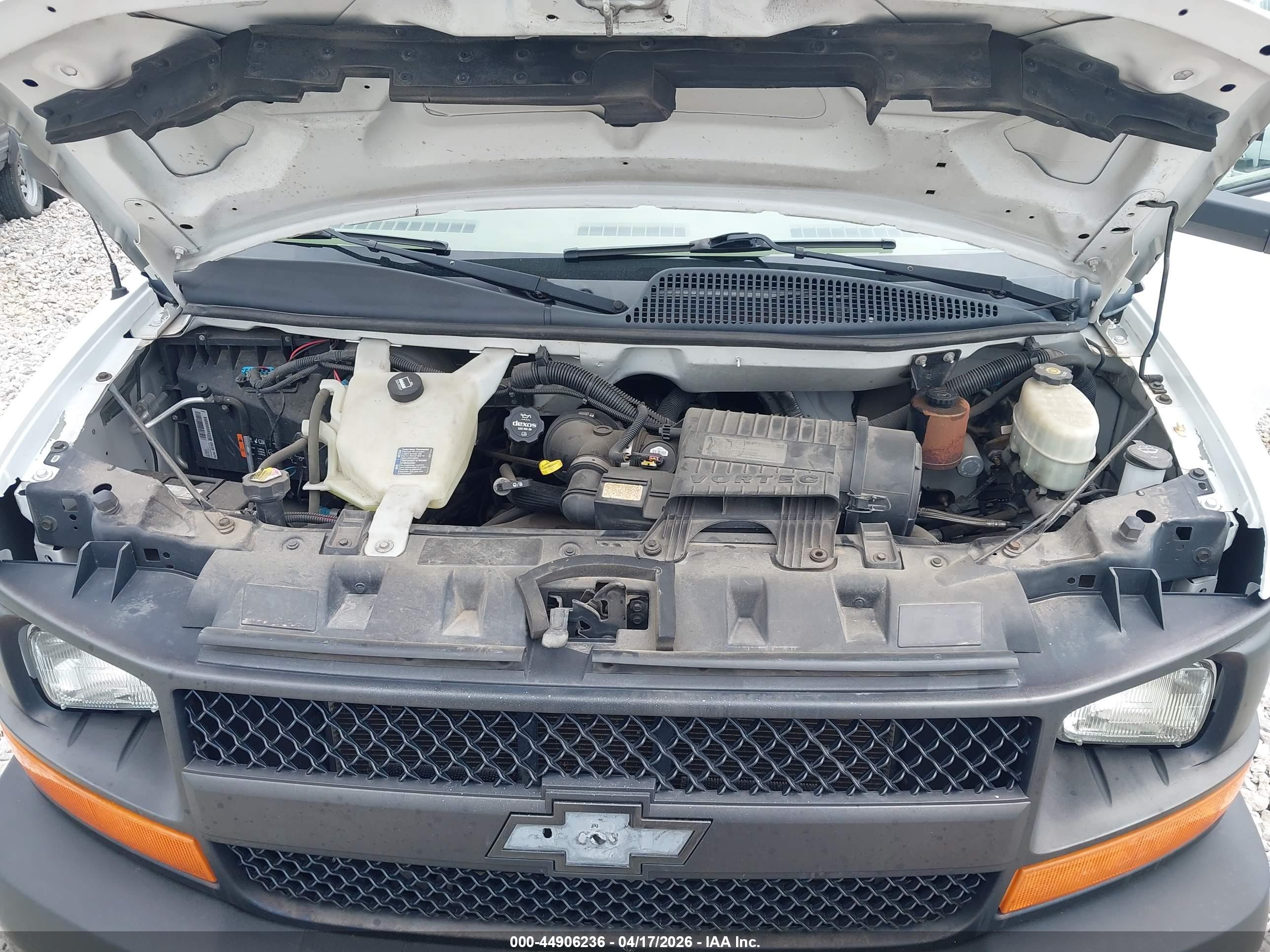 CHEVROLET EXPRESS image 10