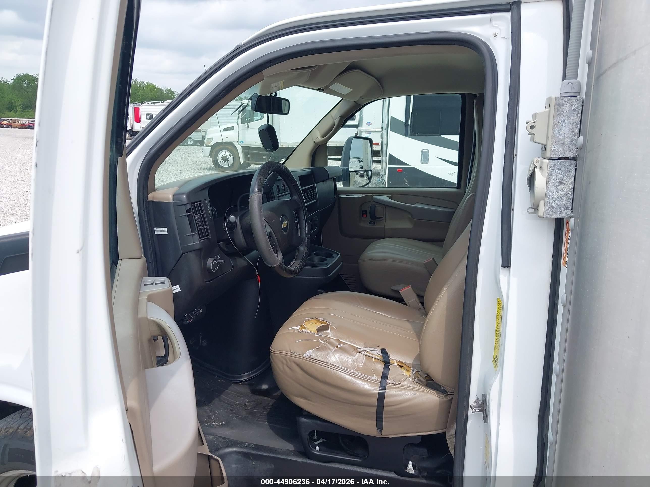 CHEVROLET EXPRESS image 8