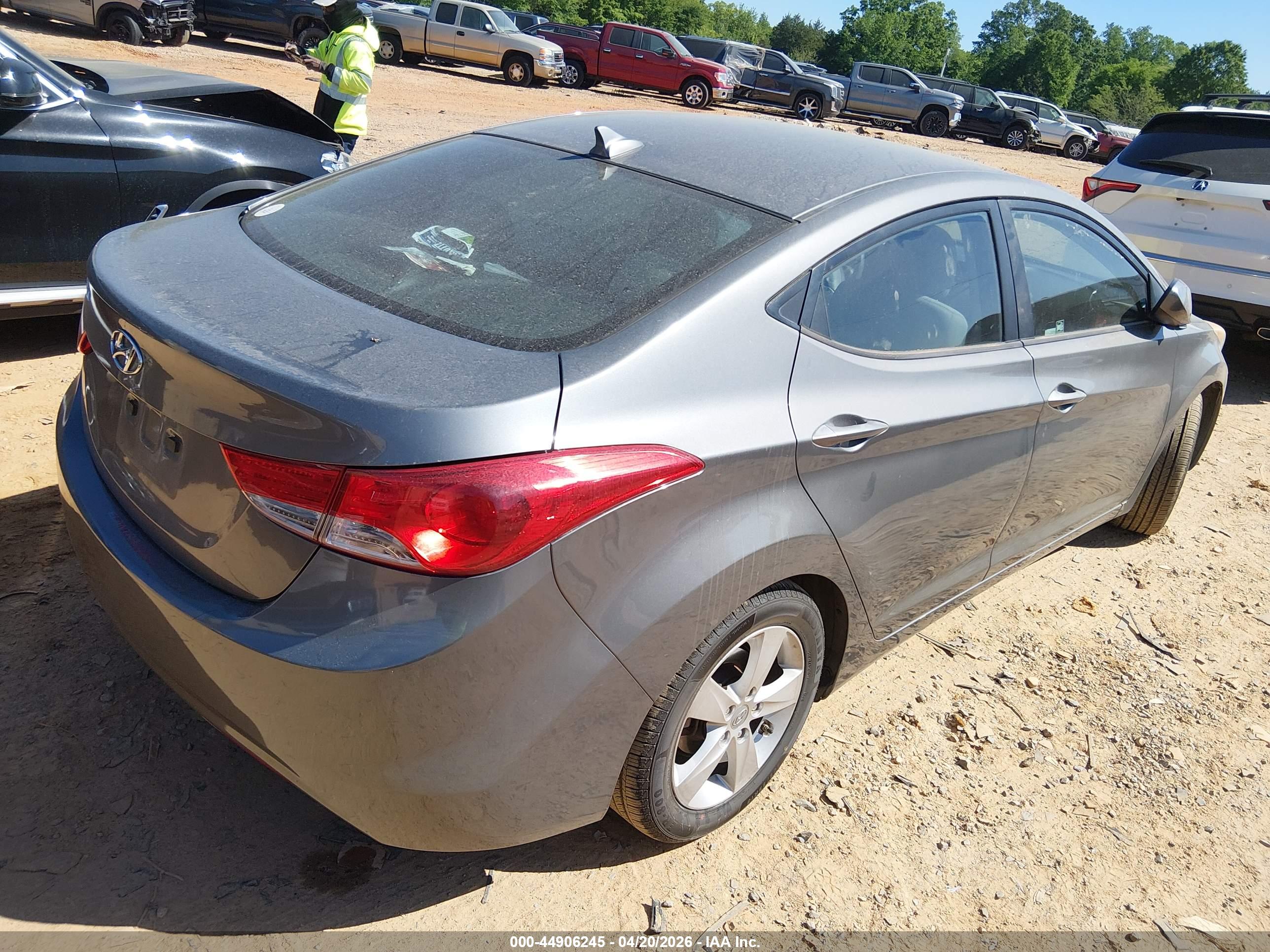HYUNDAI ELANTRA image 4