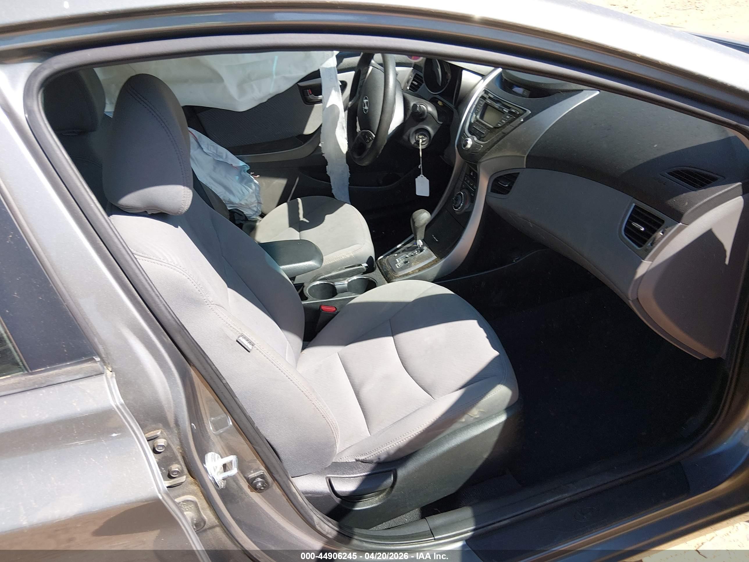 HYUNDAI ELANTRA image 5